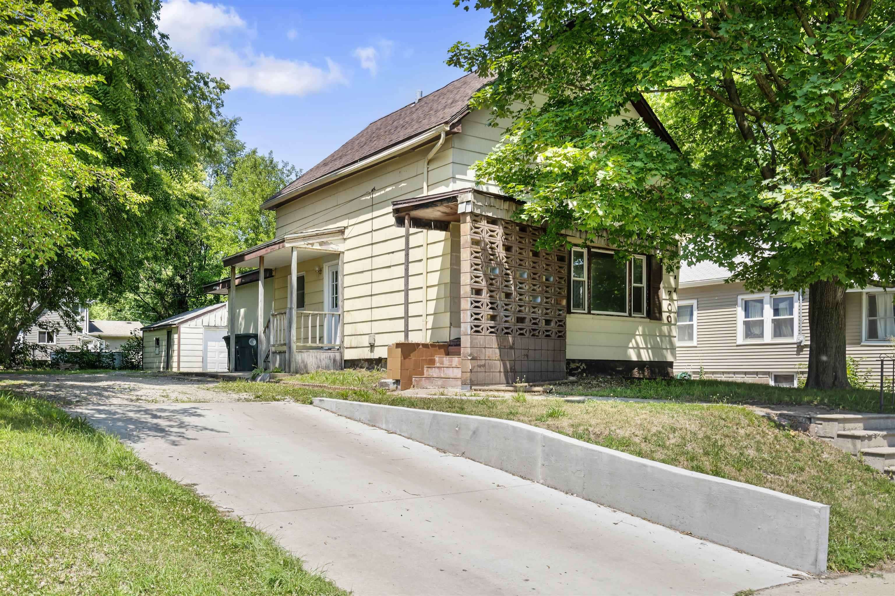 Waterloo, IA 50702,700 W 11th ST