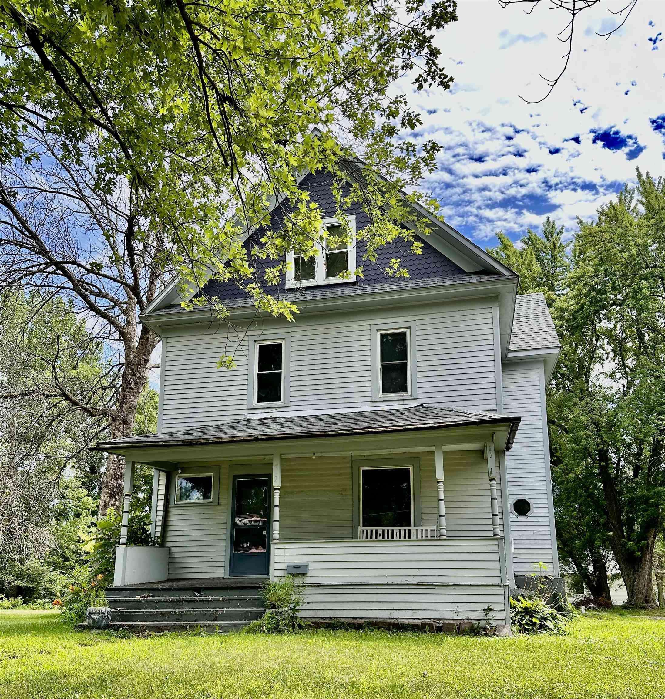 Oelwein, IA 50662,412 W Charles ST