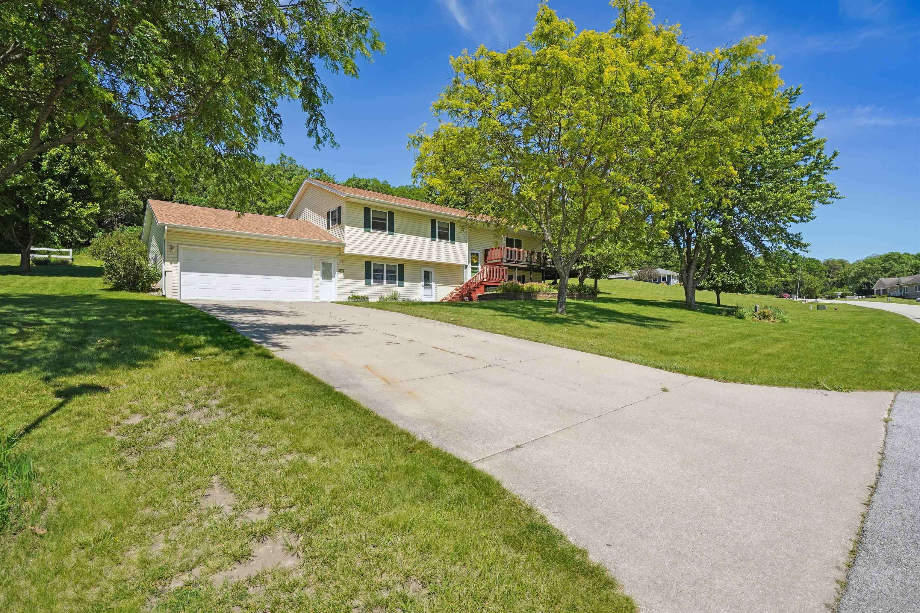 Clermont, IA 52135,190 Sandy LN