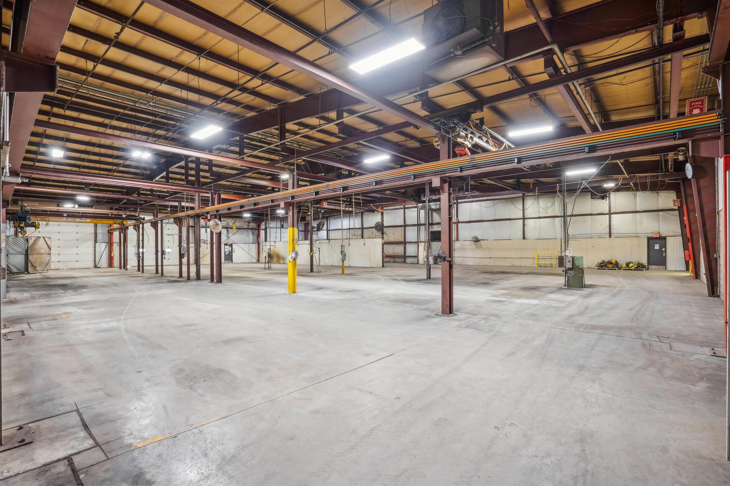 Waterloo, IA 50703,2975 Airline CIR #Warehouse