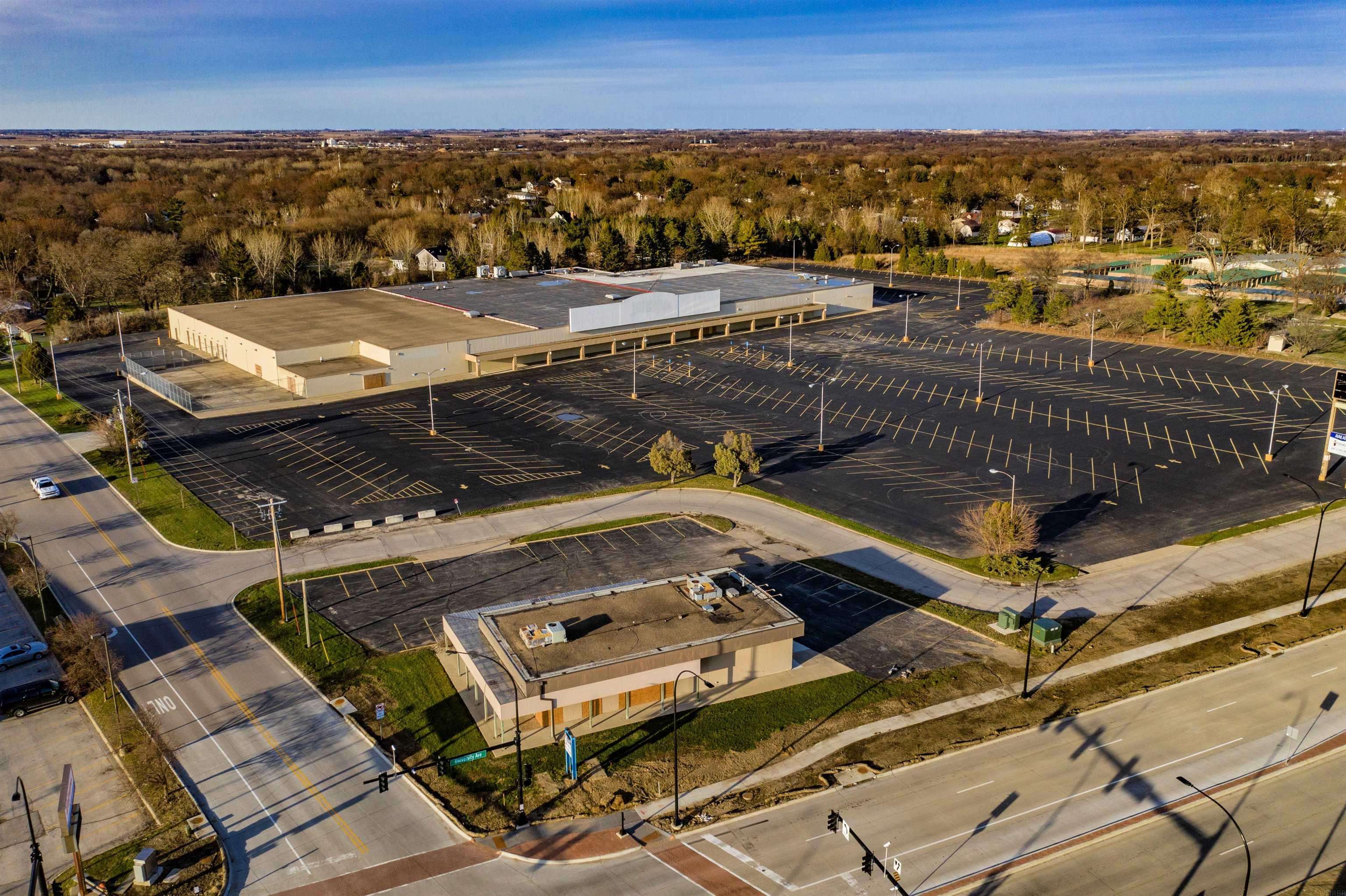 Waterloo, IA 50701,3810 University AVE