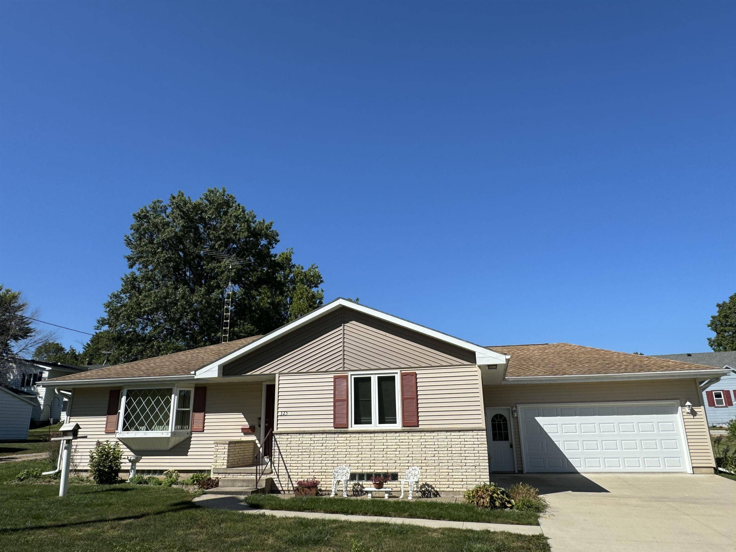 Aplington, IA 50604,325 10th ST