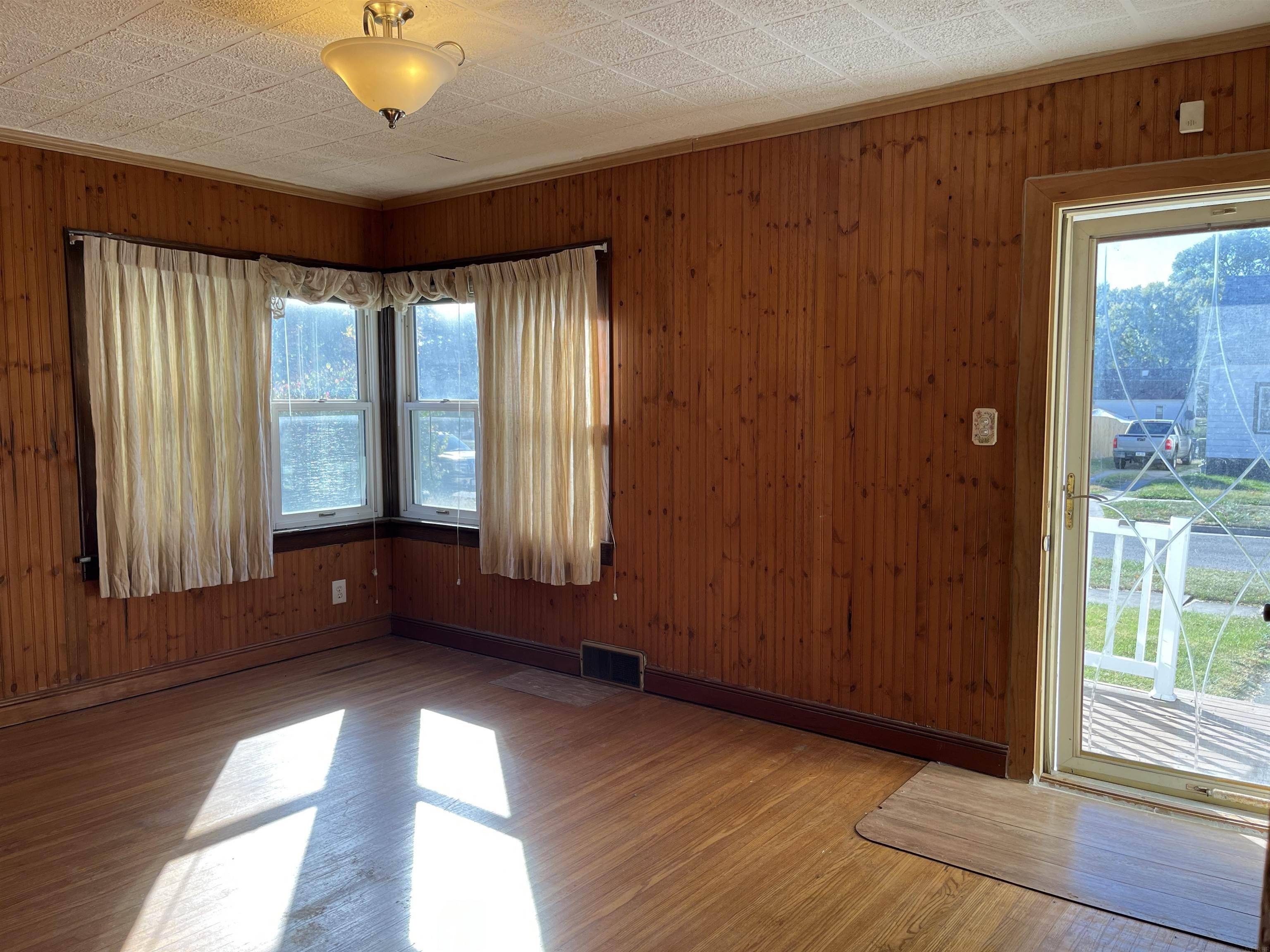 Waterloo, IA 50701,1727 Forest AVE