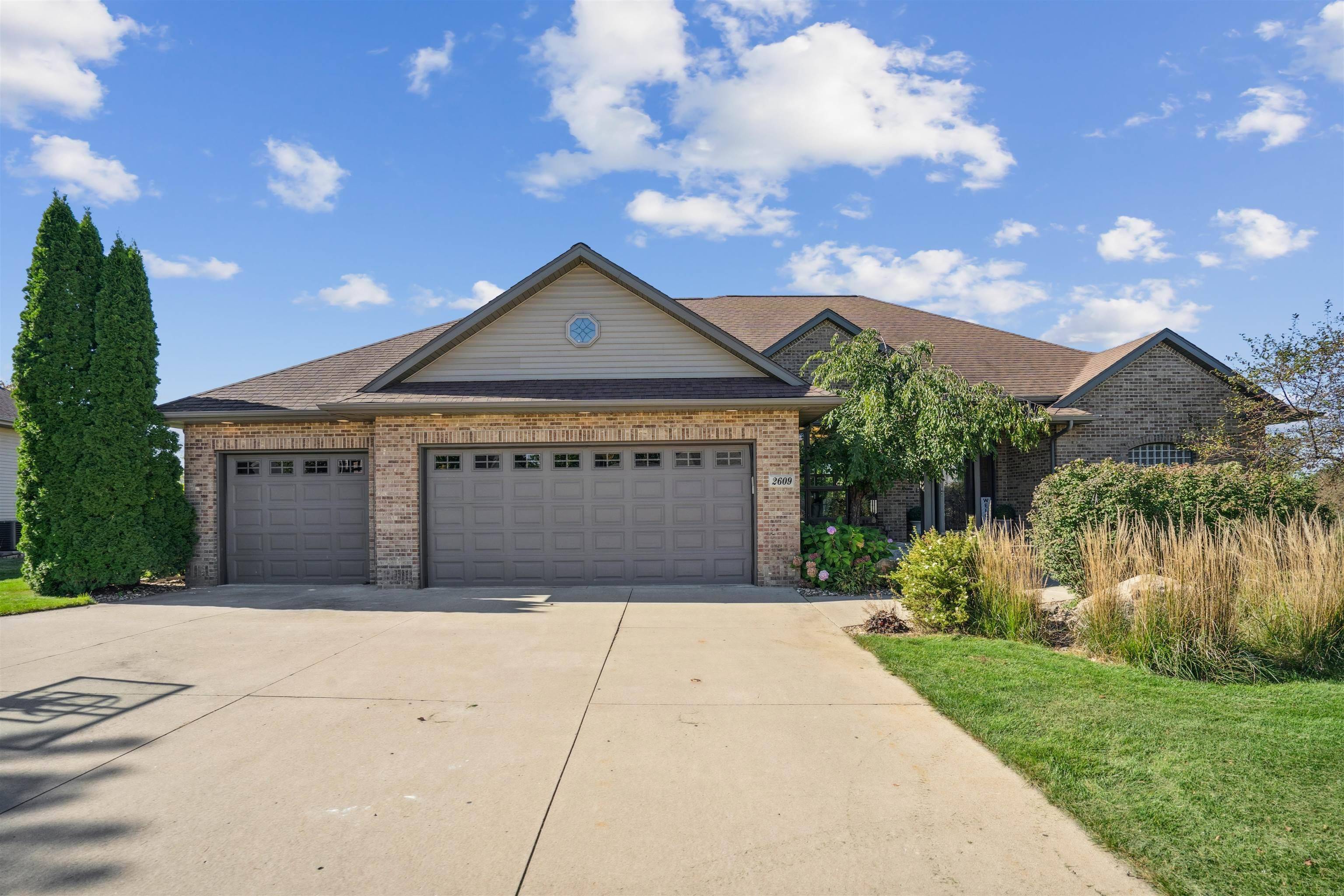 Cedar Falls, IA 50613,2609 Country Meadow LN