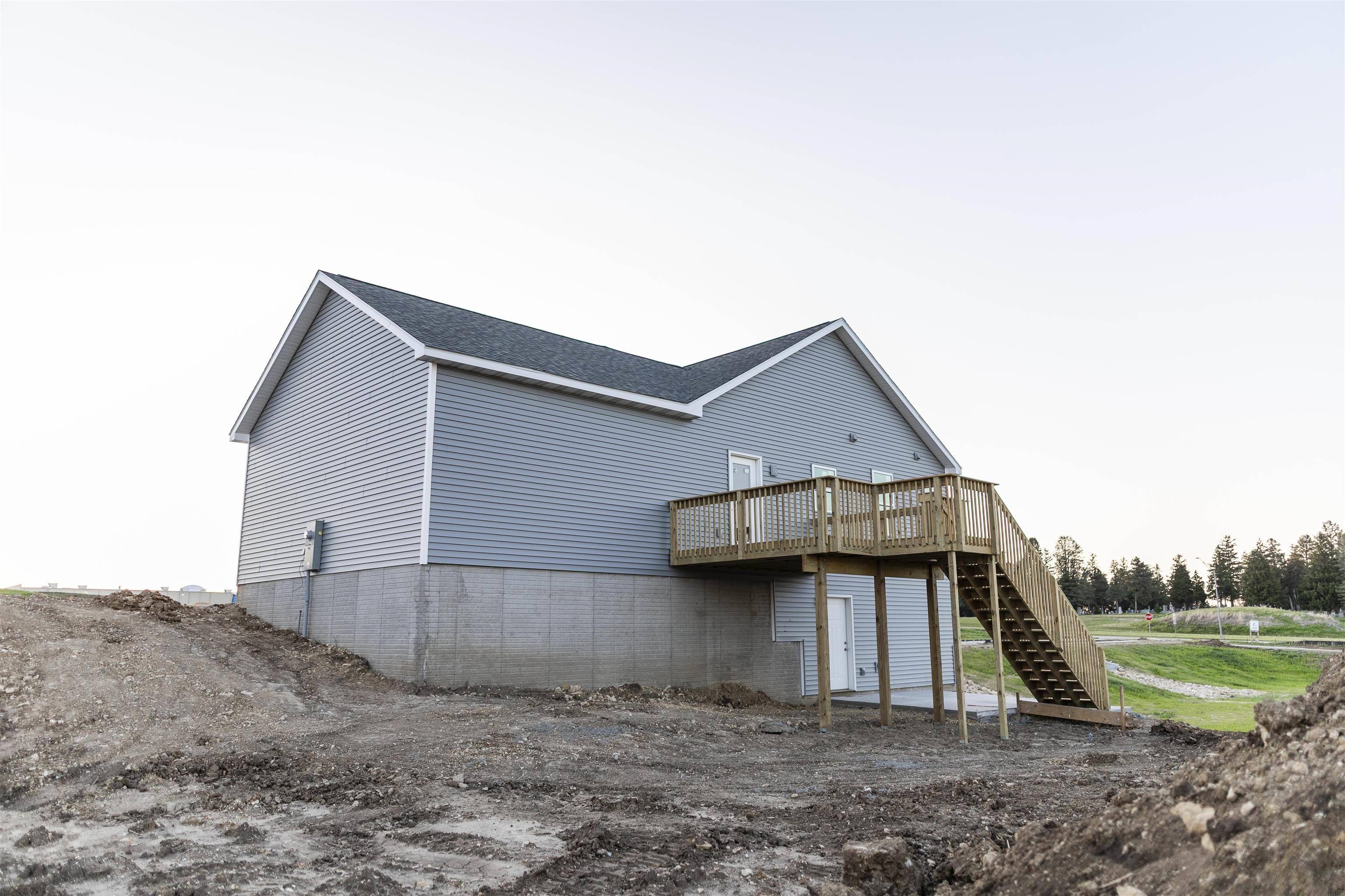 Waverly, IA 50677,1219 Stone LN