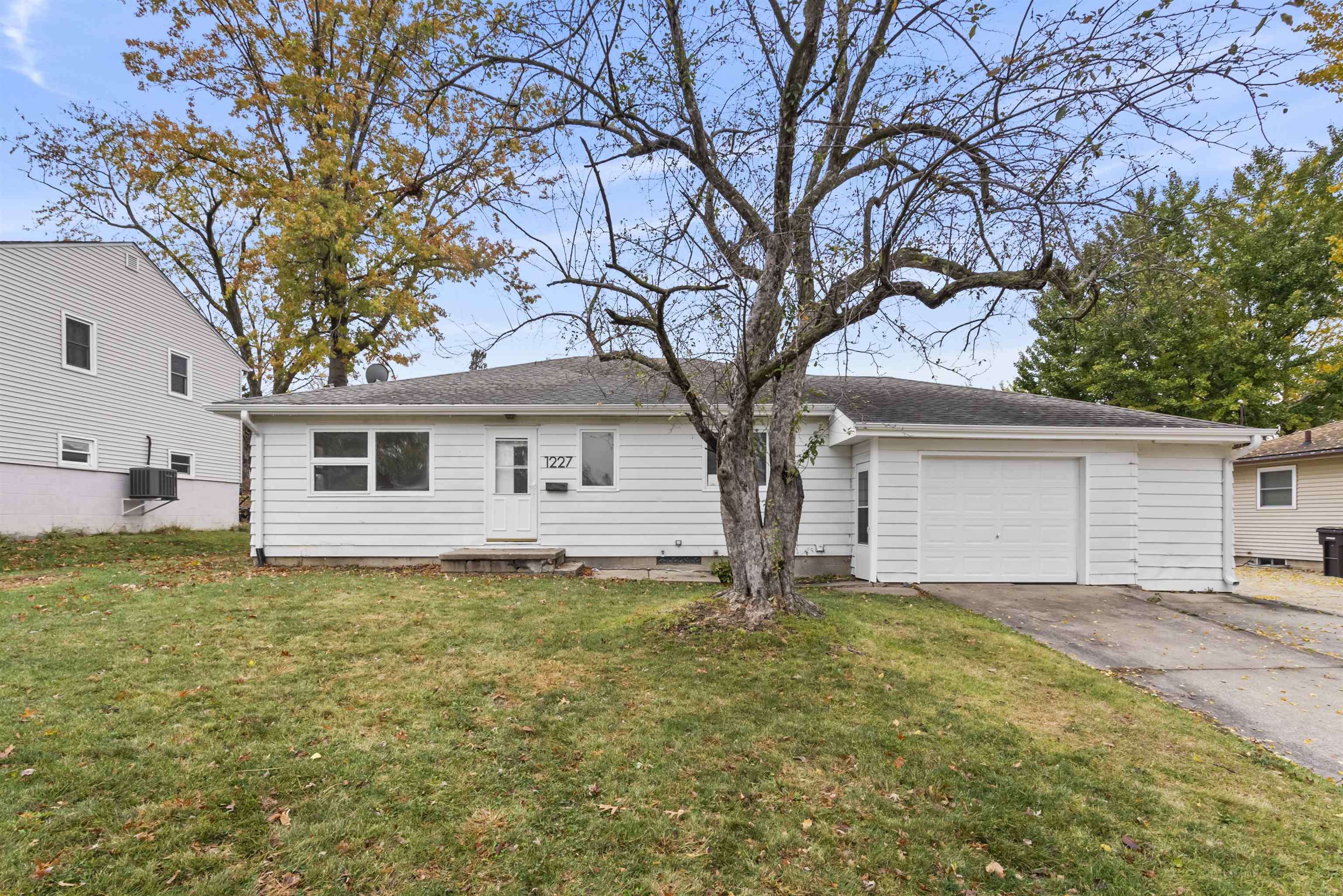 Cedar Falls, IA 50613,1227 Catherine ST