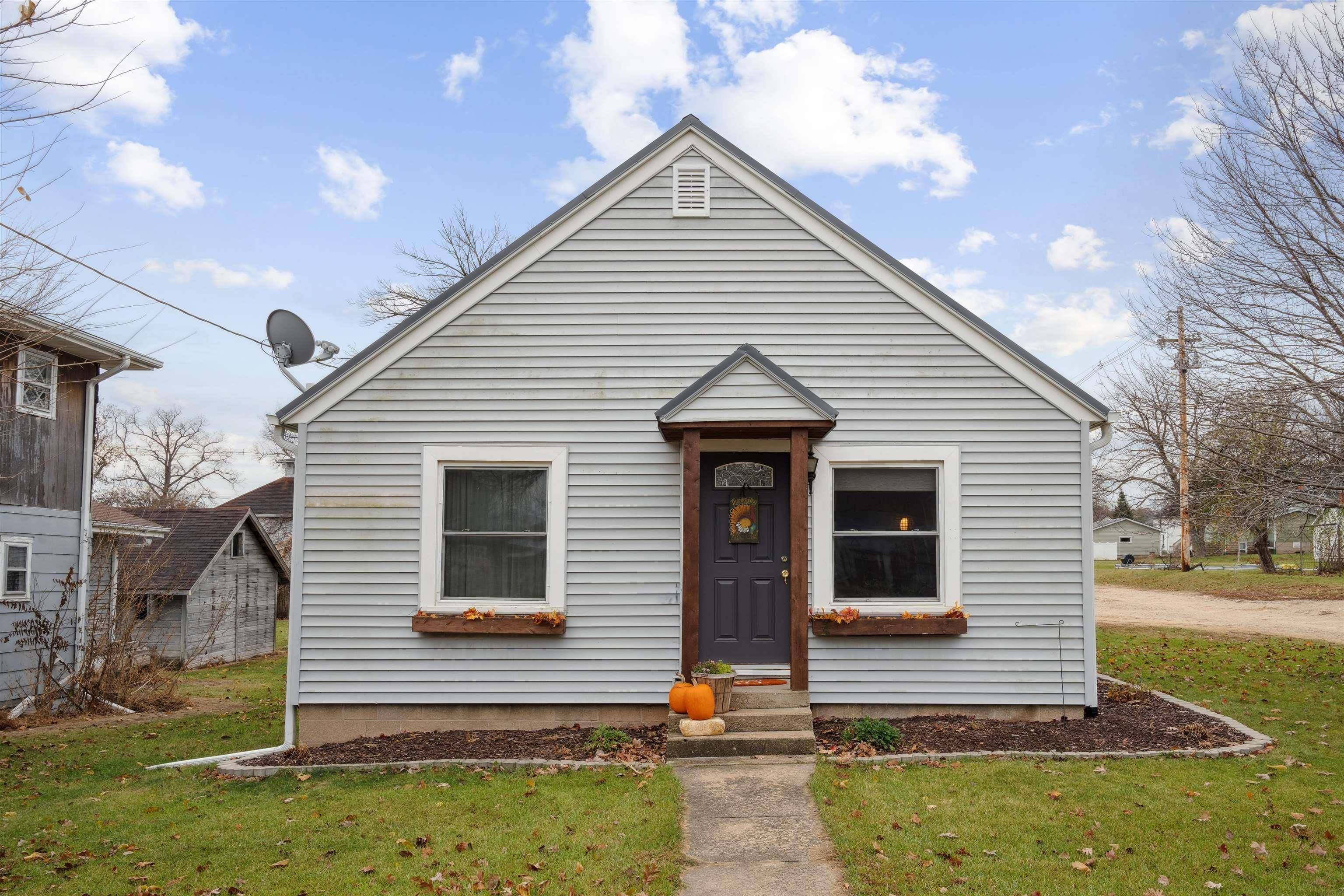 Coggon, IA 52218,403 E Linn ST