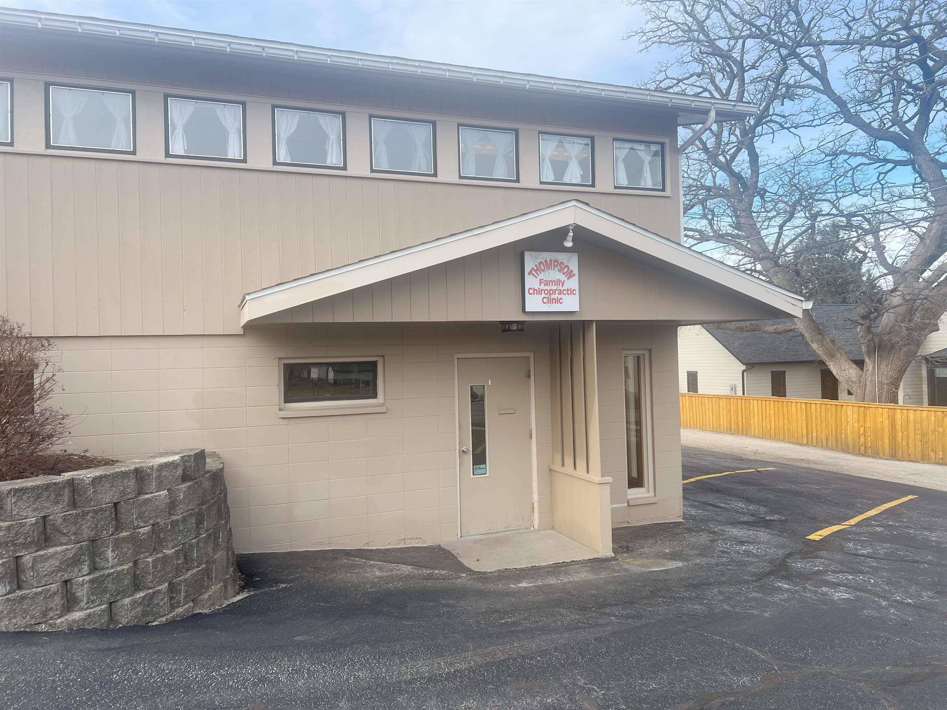 Decorah, IA 52101,712 E Broadway ST