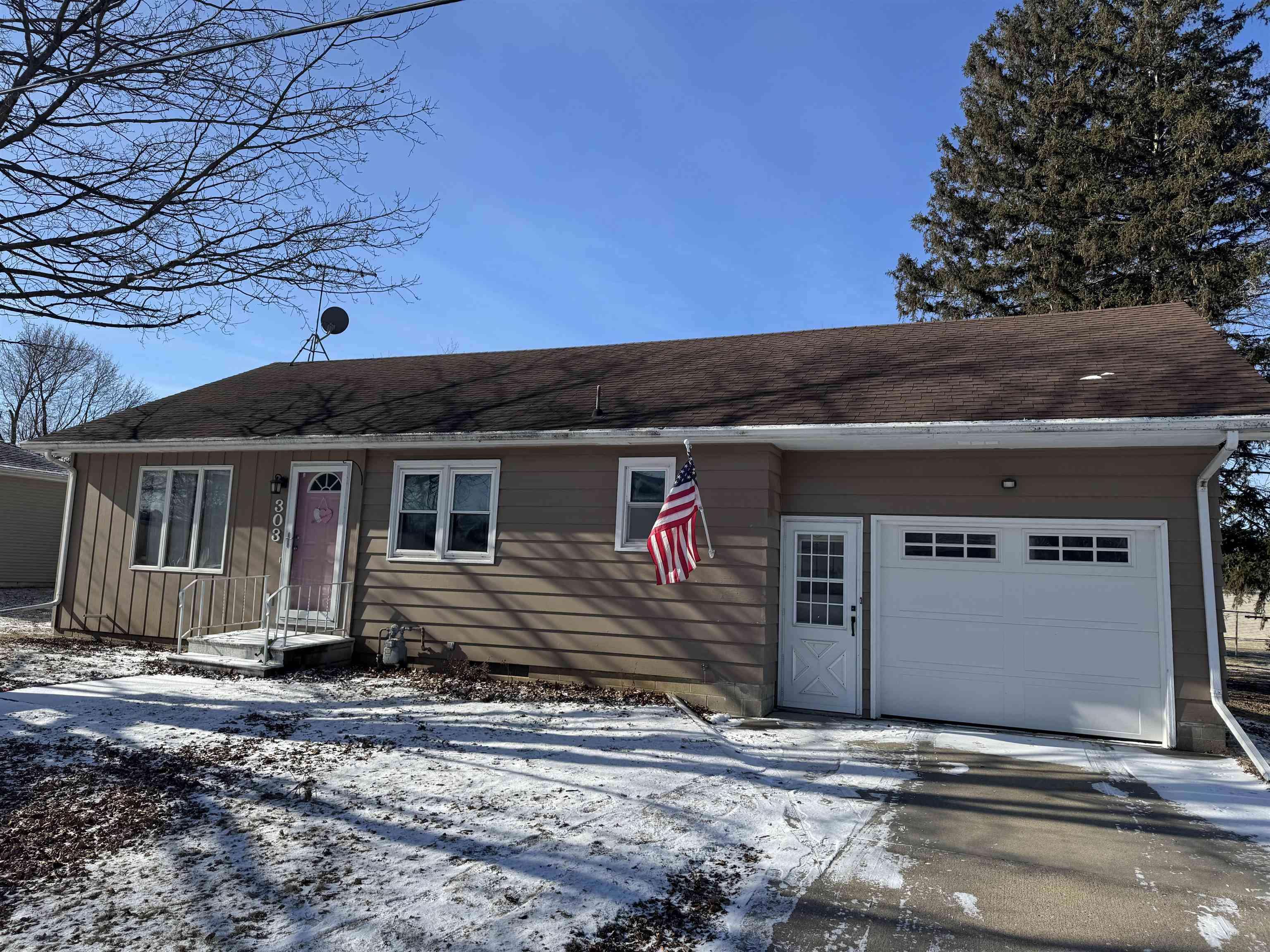 Parkersburg, IA 50665,303 1ST ST