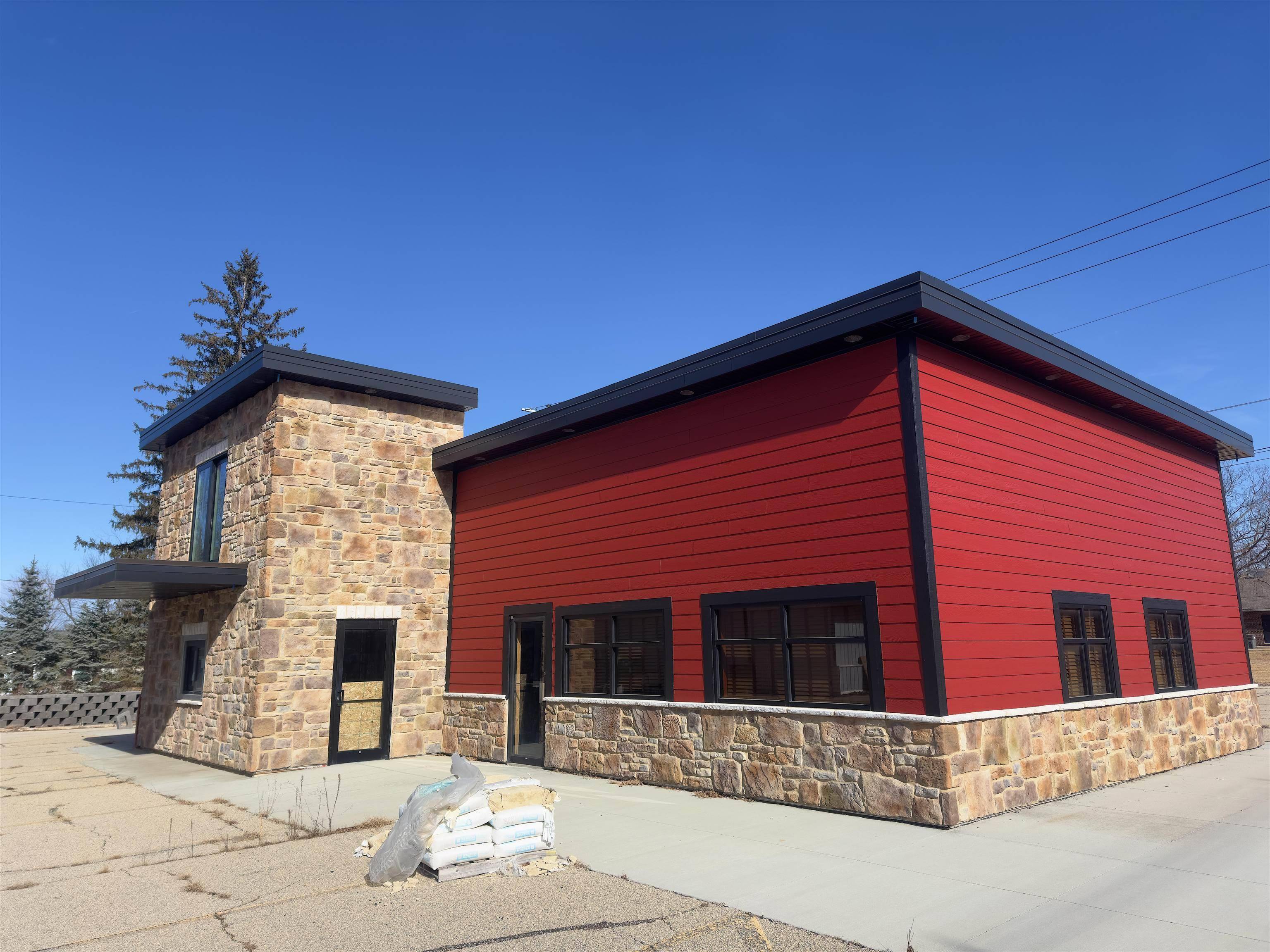 Oelwein, IA 50662,809 E Charles