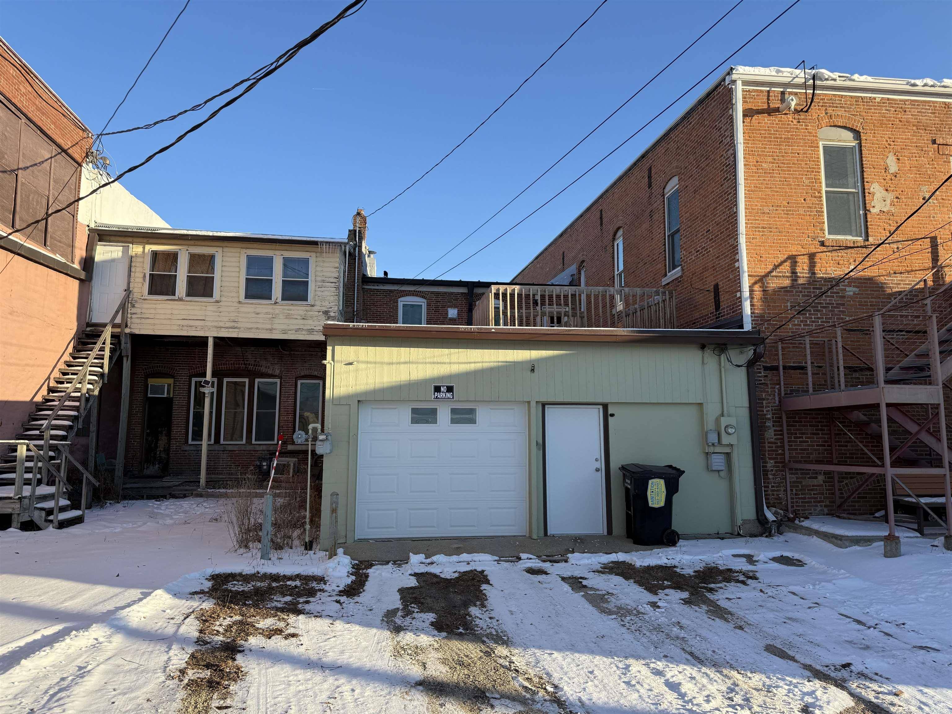 Decorah, IA 52101,111 E Water ST