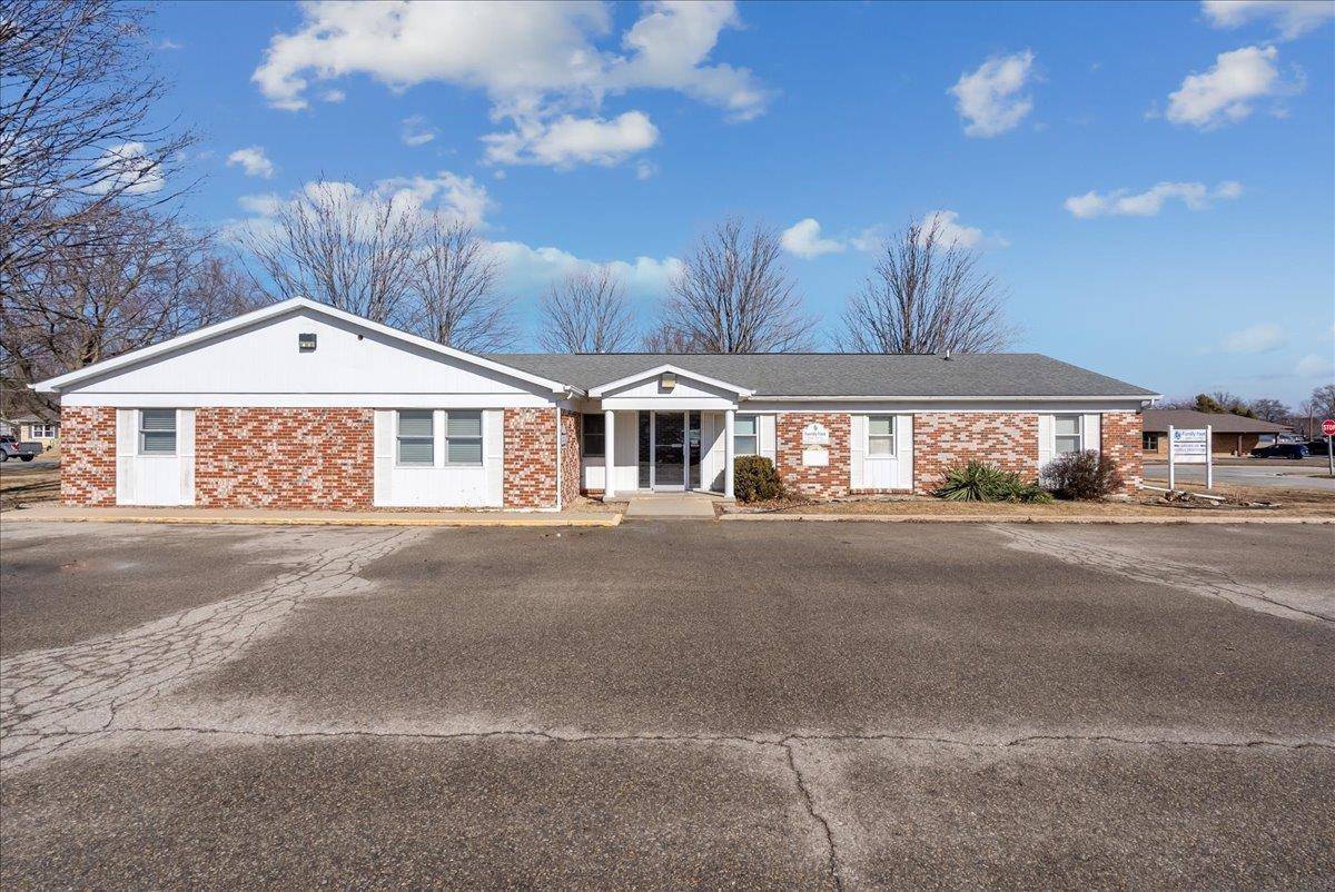 Waverly, IA 50677,325 21st St NW #A