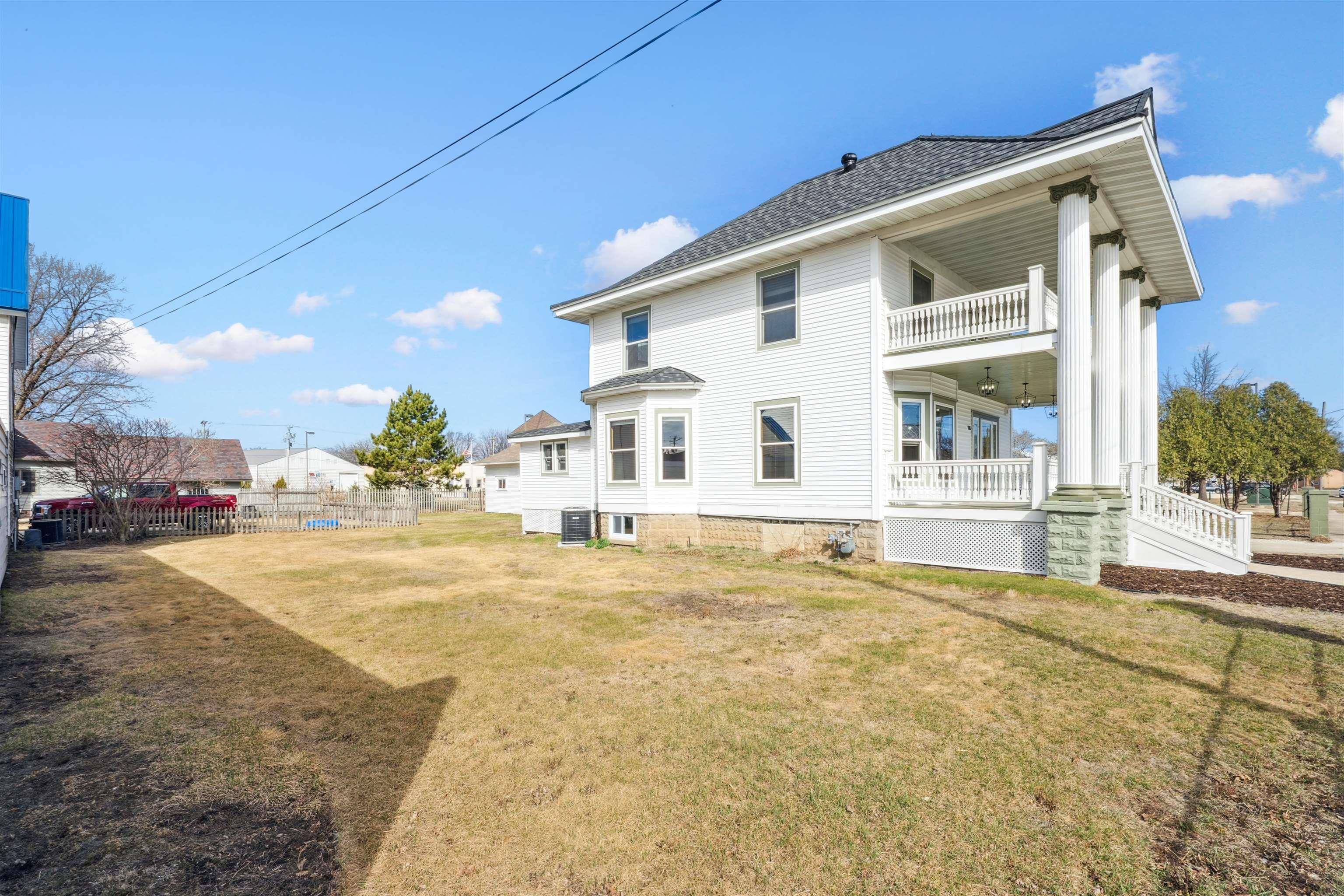 Sumner, IA 50674,205 N Carpenter ST