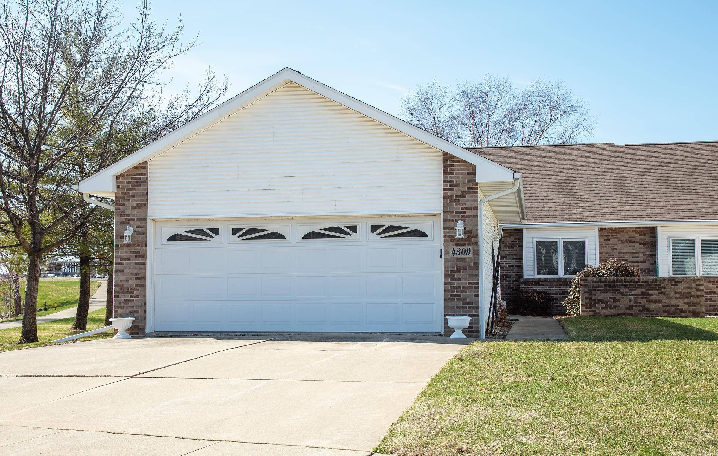 Cedar Falls, IA 50613,4309 Briarwood