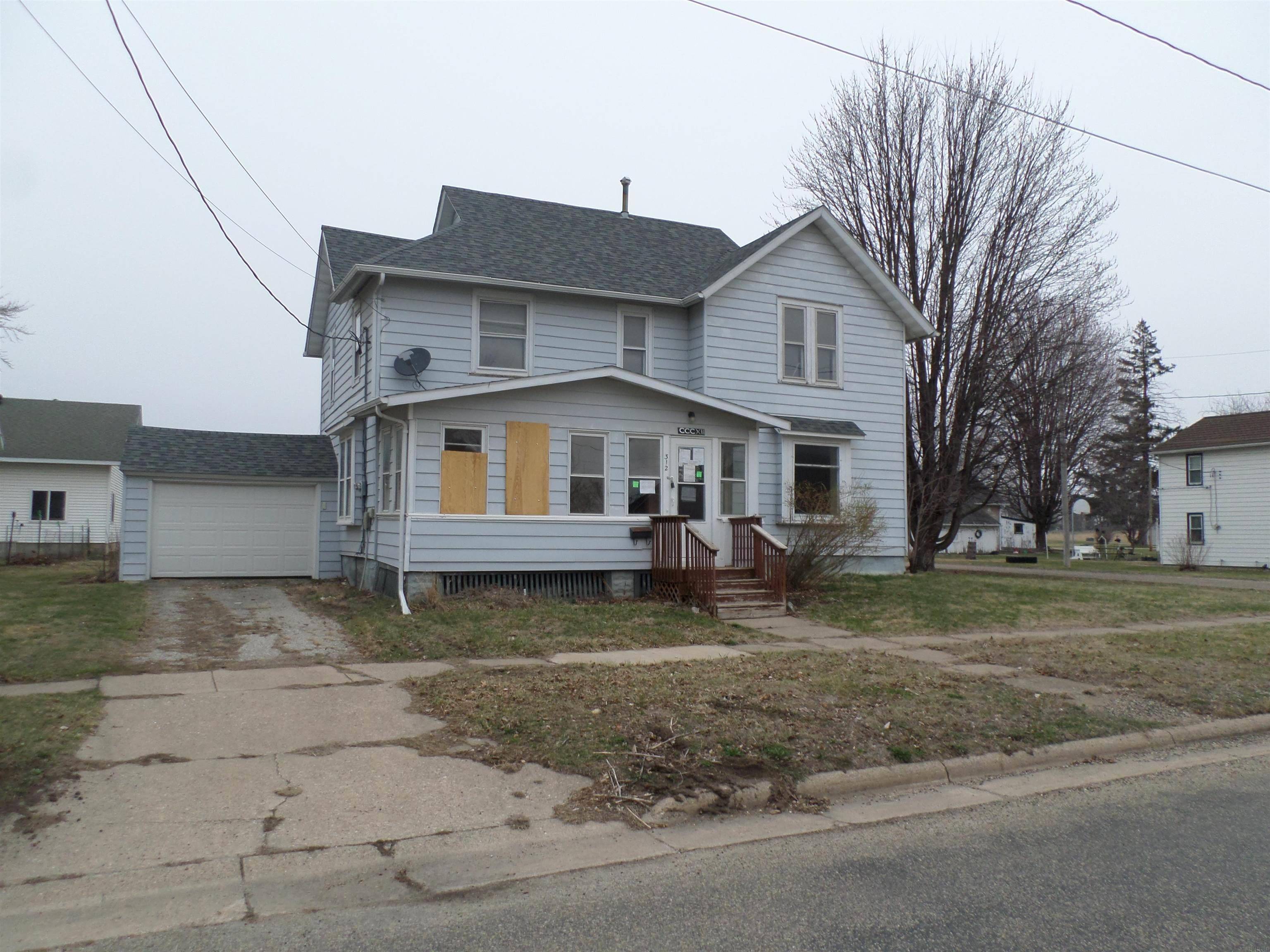 Sumner, IA 50674,312 South ST