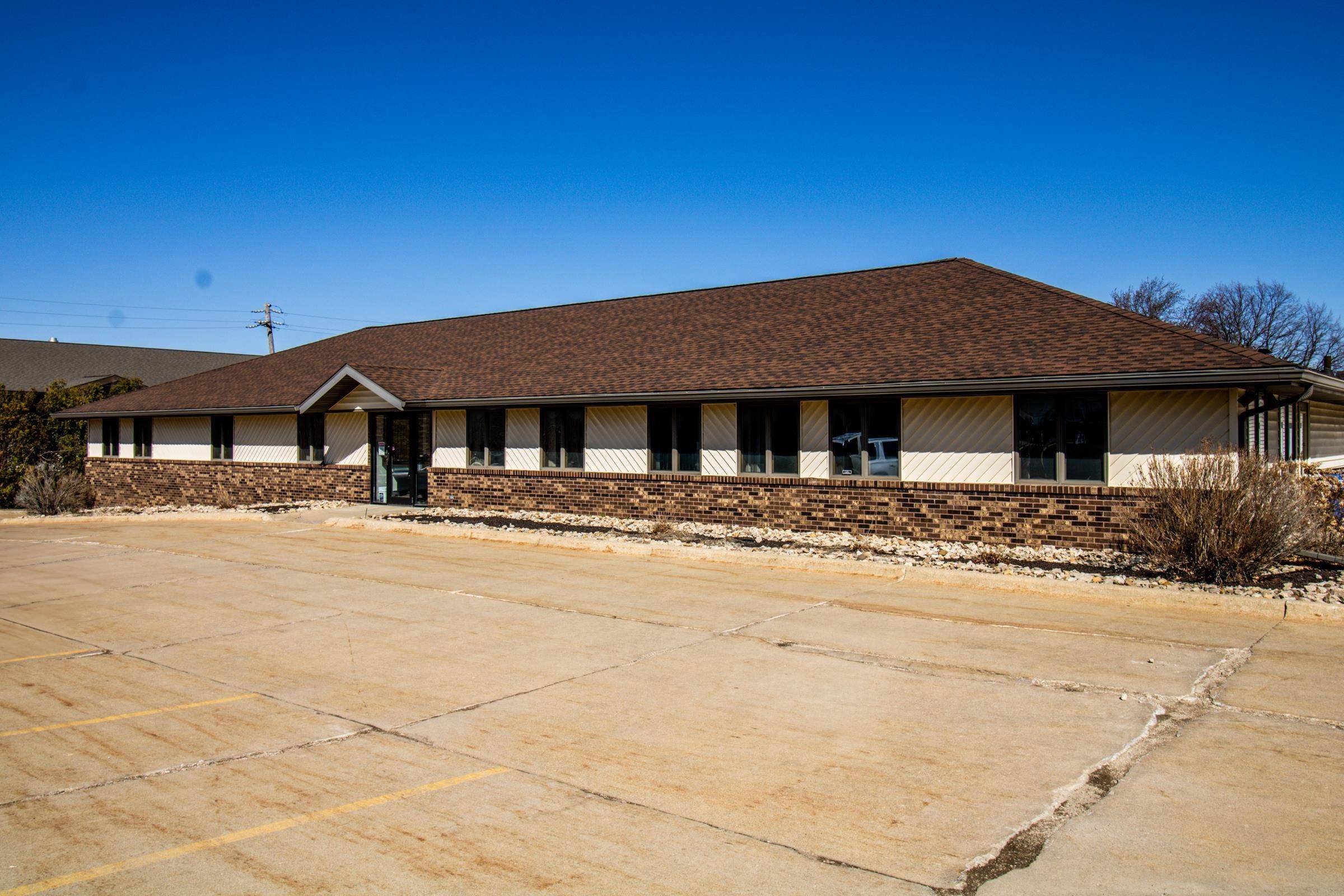 Waterloo, IA 50702,3840 W 9 ST