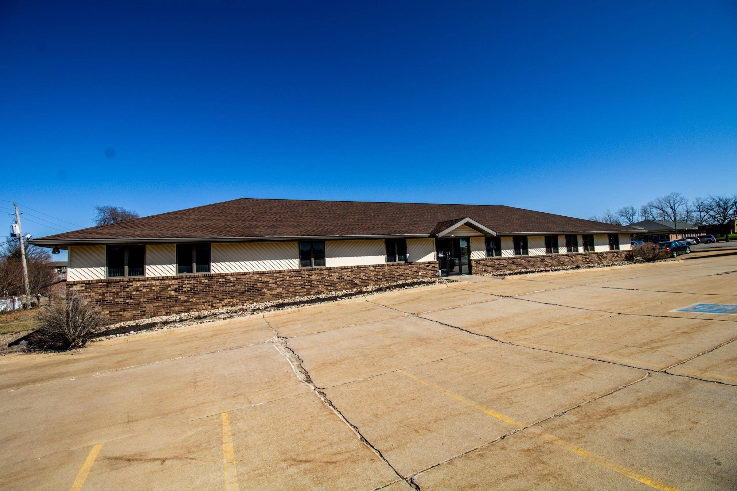 Waterloo, IA 50702,3840 W 9 ST