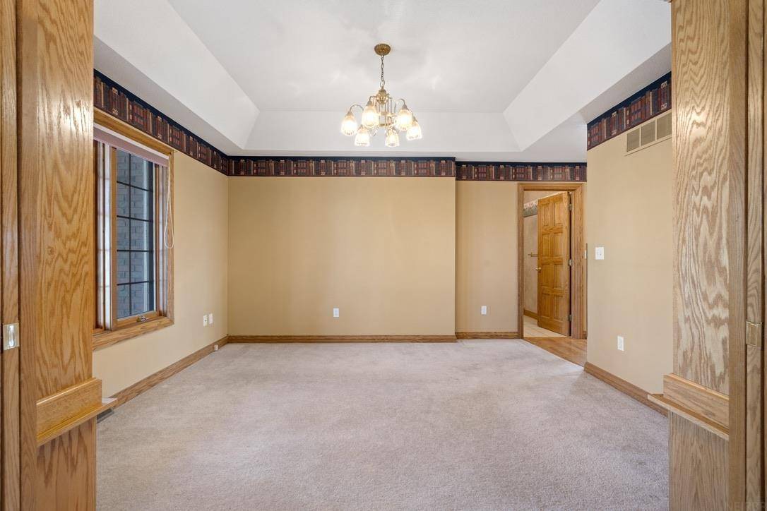 Dyersville, IA 52040,866 5th St SW