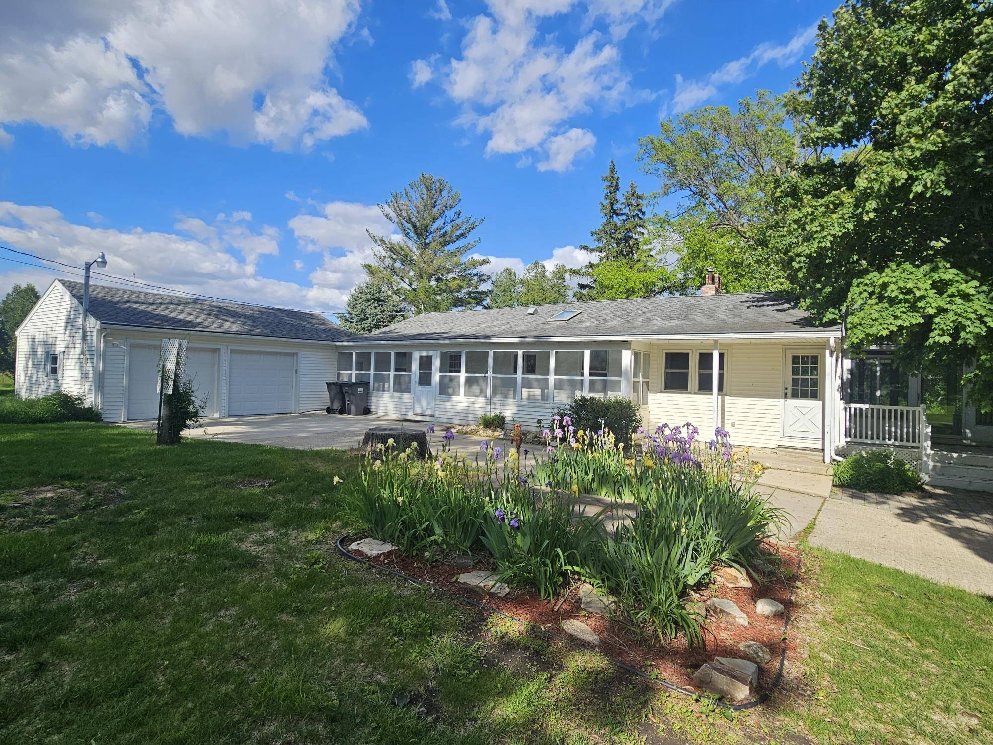 Oelwein, IA 50662,15542 40th St.