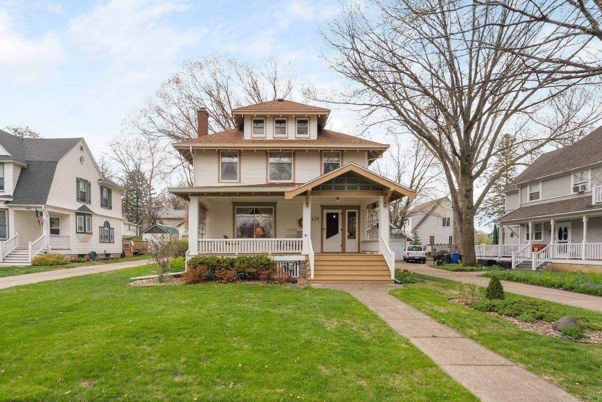 Waverly, IA 50677,614 NW 1st AVE