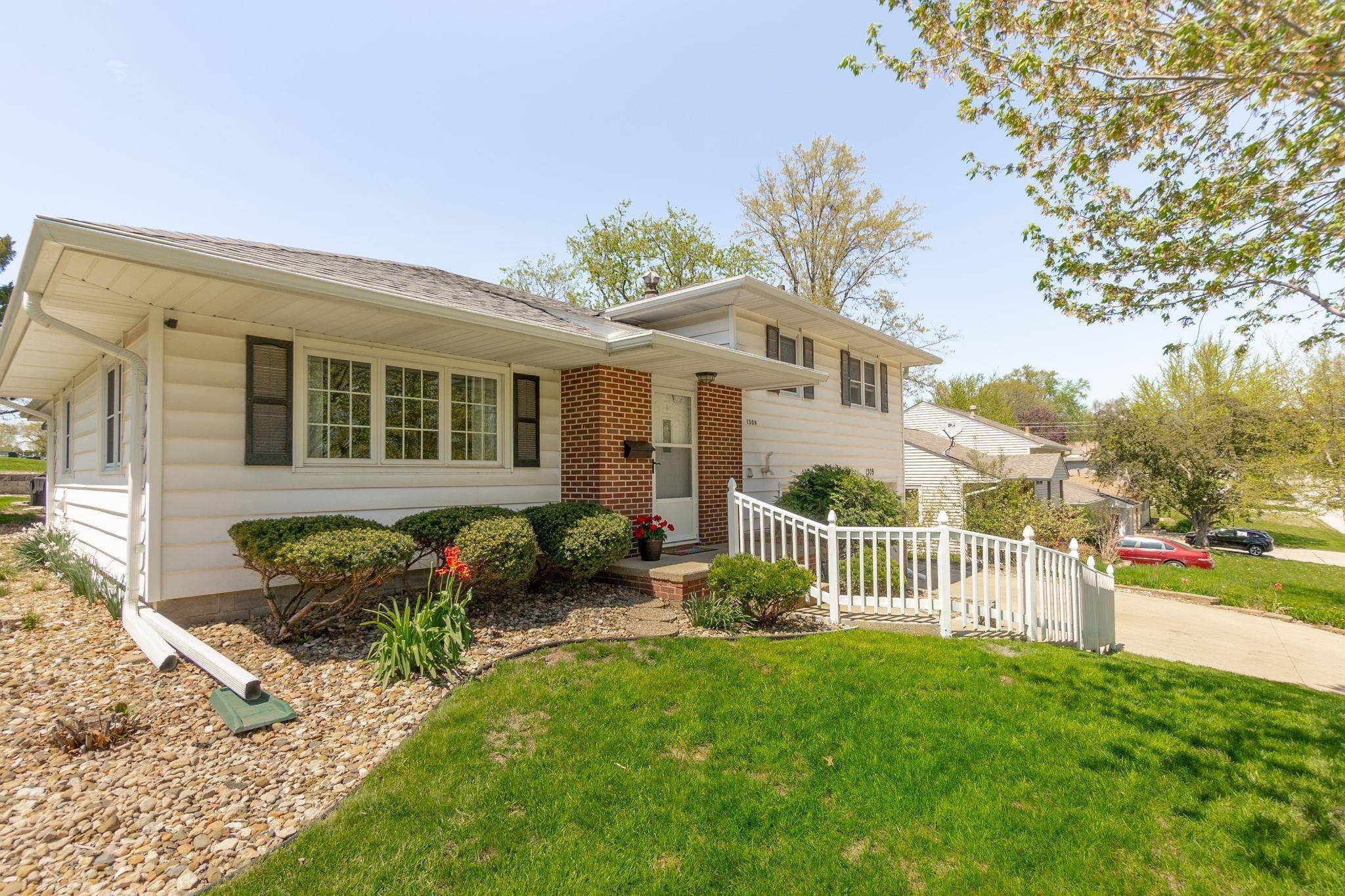 Cedar Falls, IA 50613,1309 Catherine ST