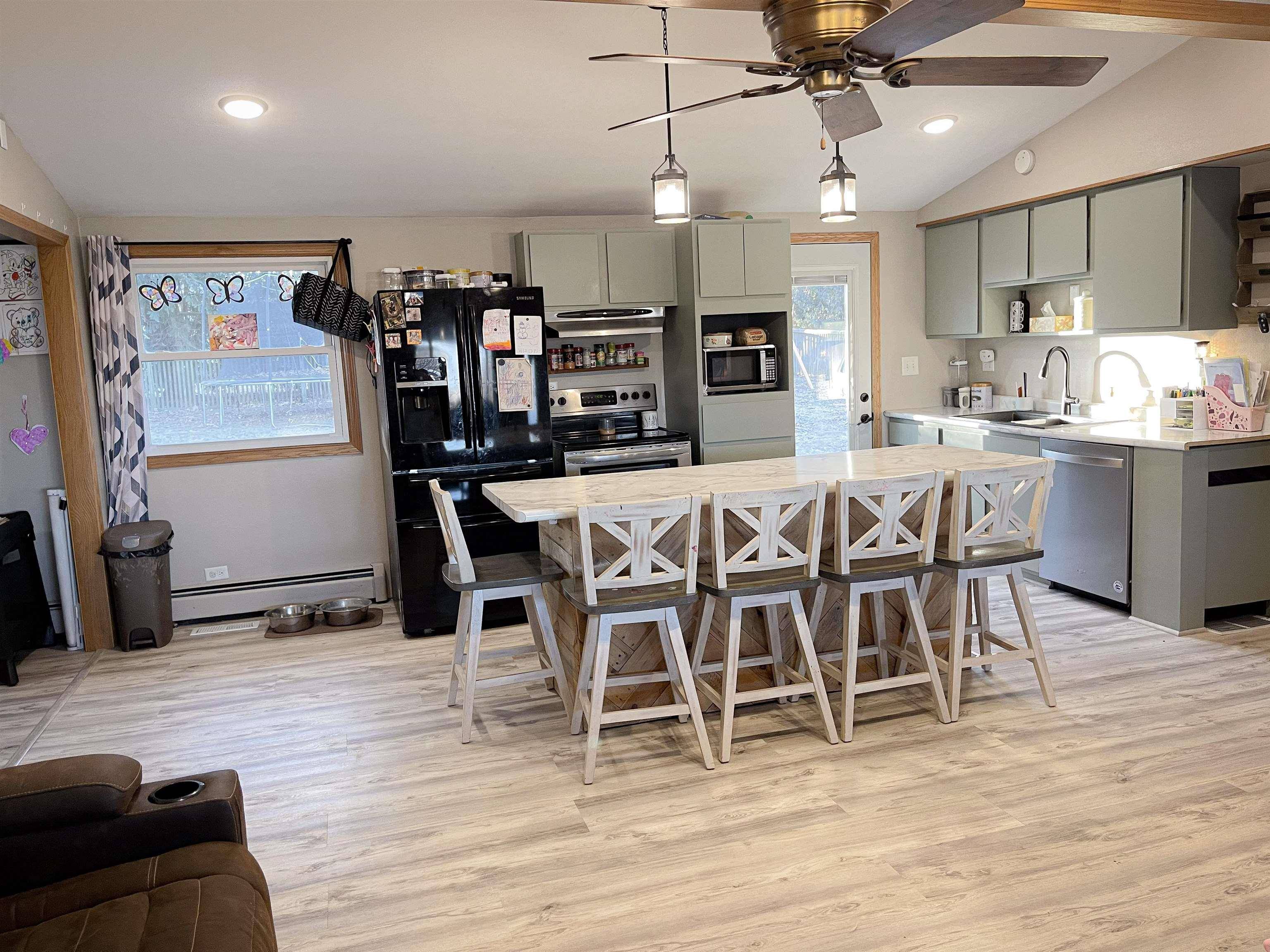 Waukon, IA 52172,922 NW 2 ST