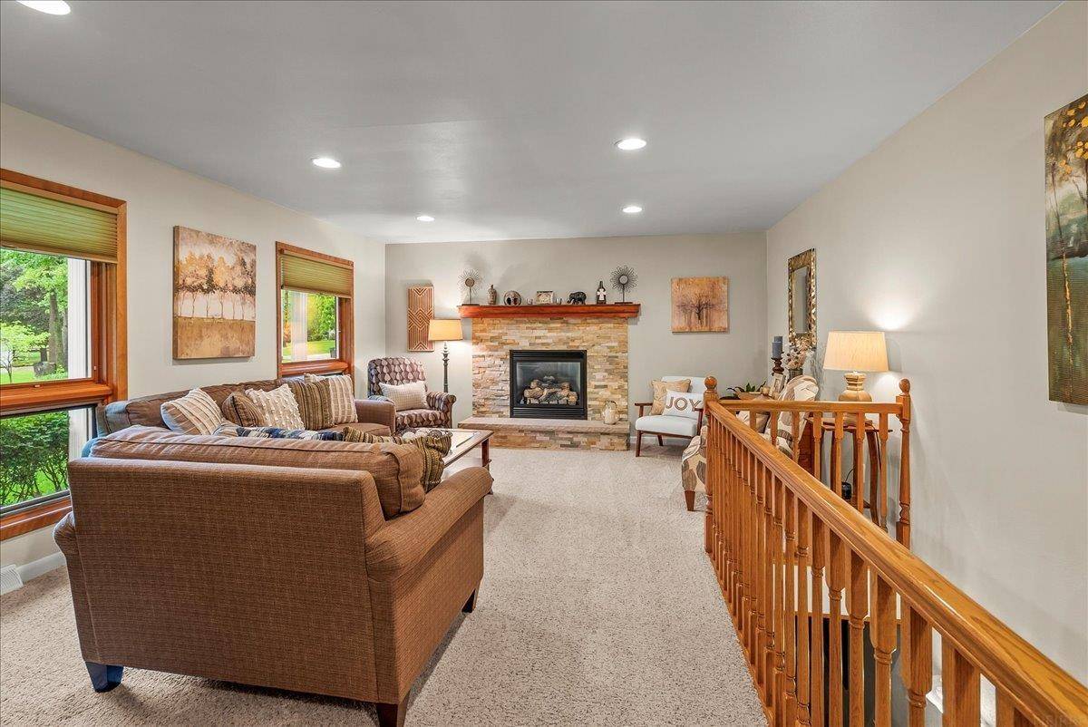 Cedar Falls, IA 50613,18 River Ridge RD