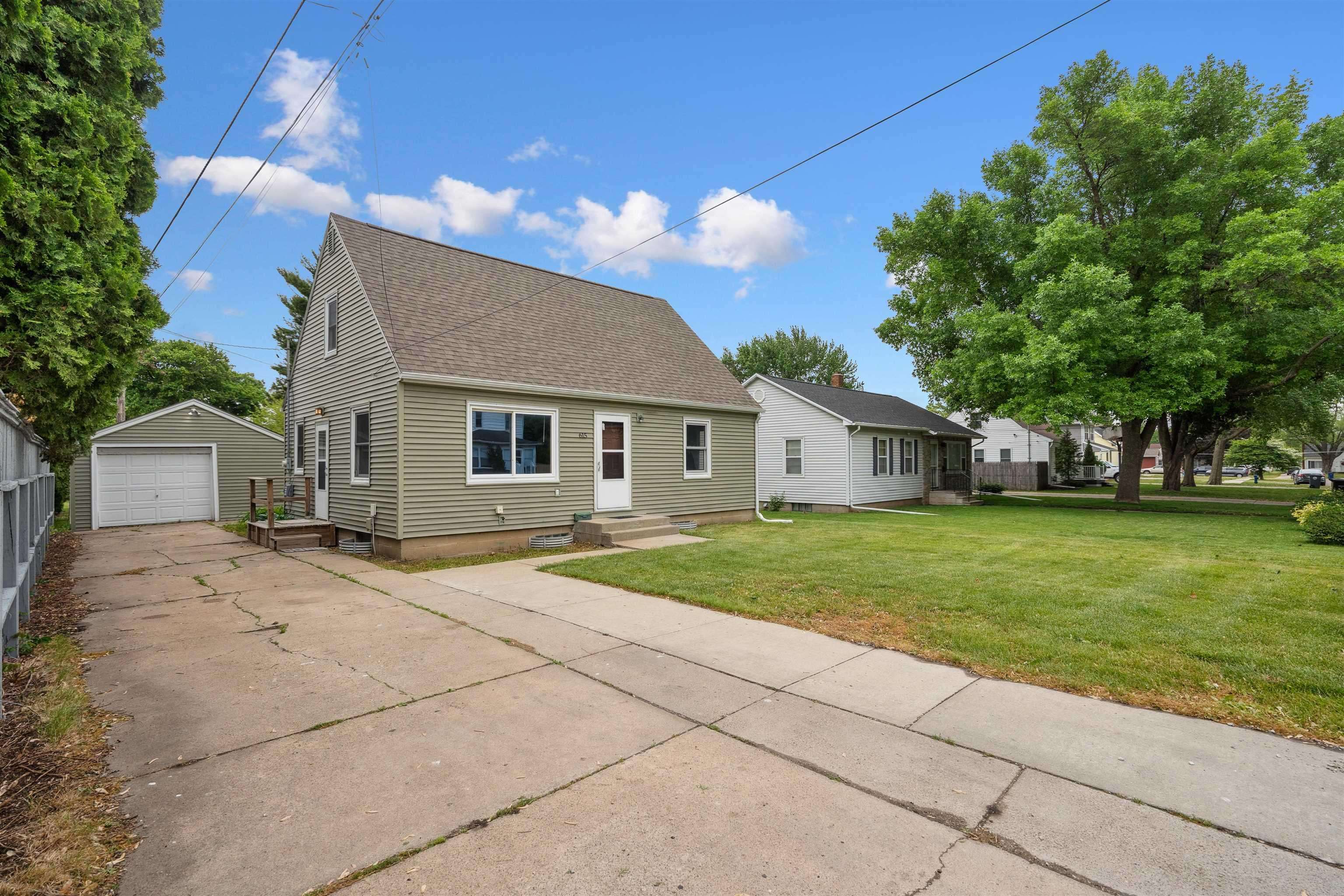Waterloo, IA 50702,615 Eureka ST