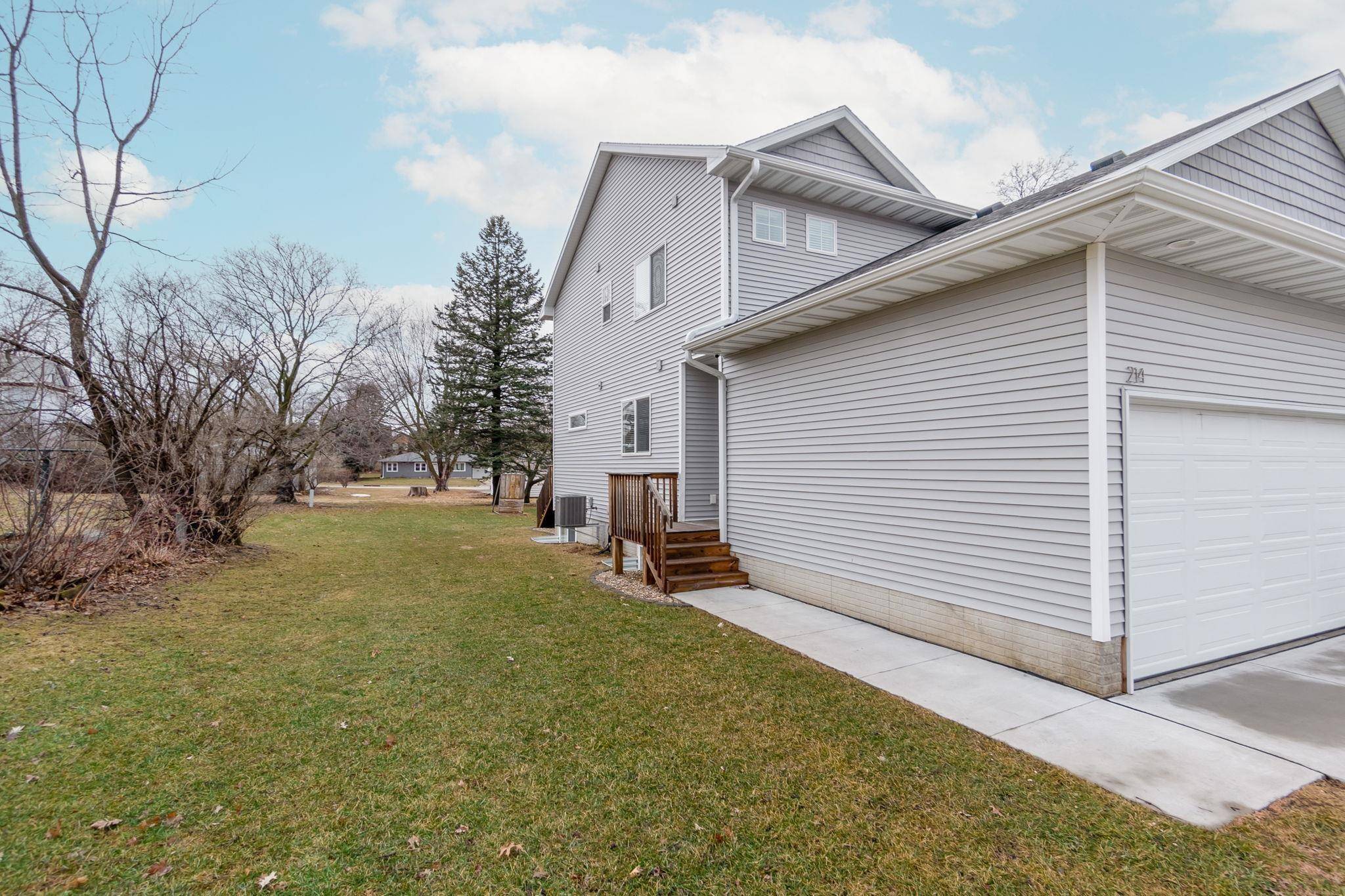 Cedar Falls, IA 50613,214-216 N Francis