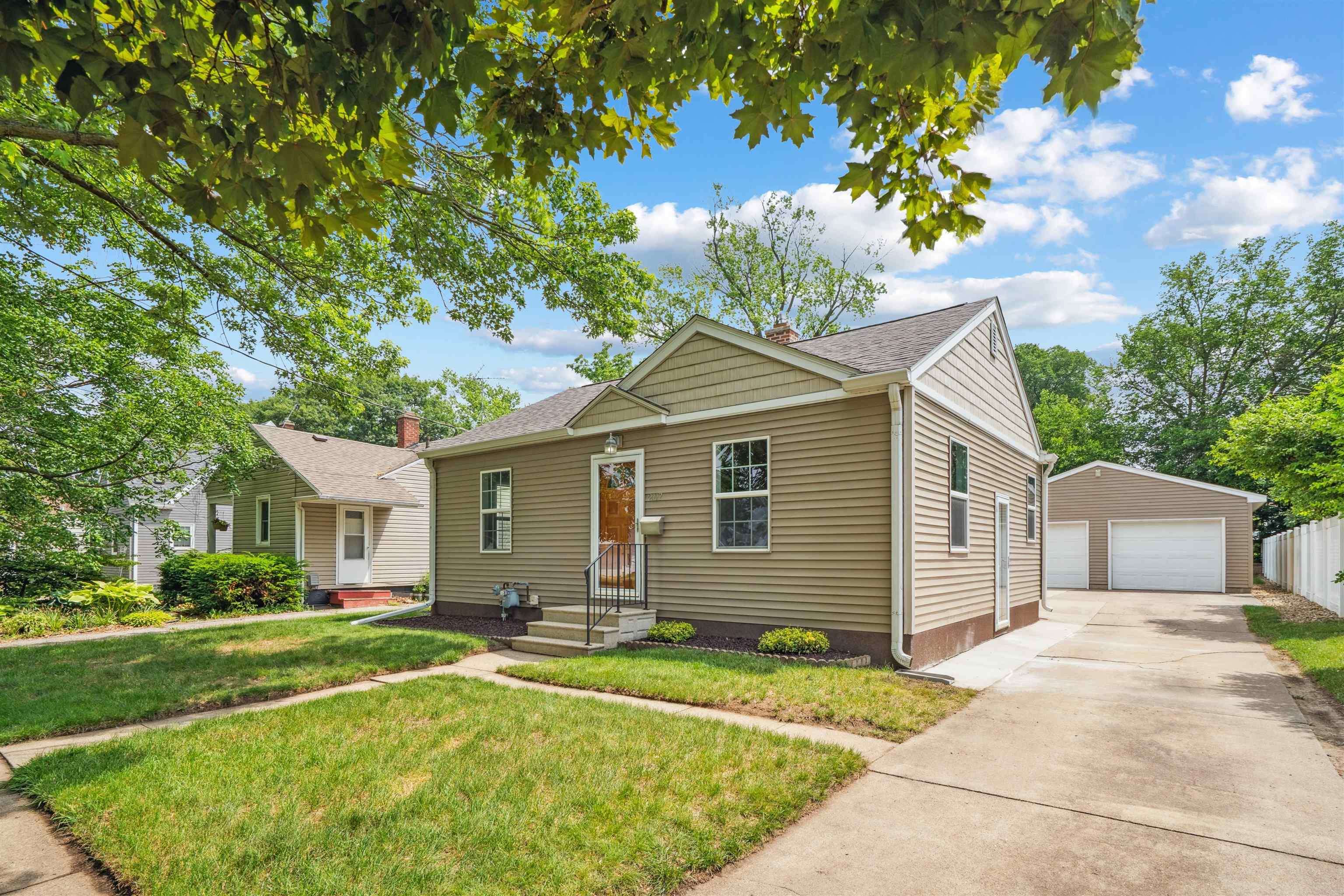 Waterloo, IA 50702,2117 Randolph ST