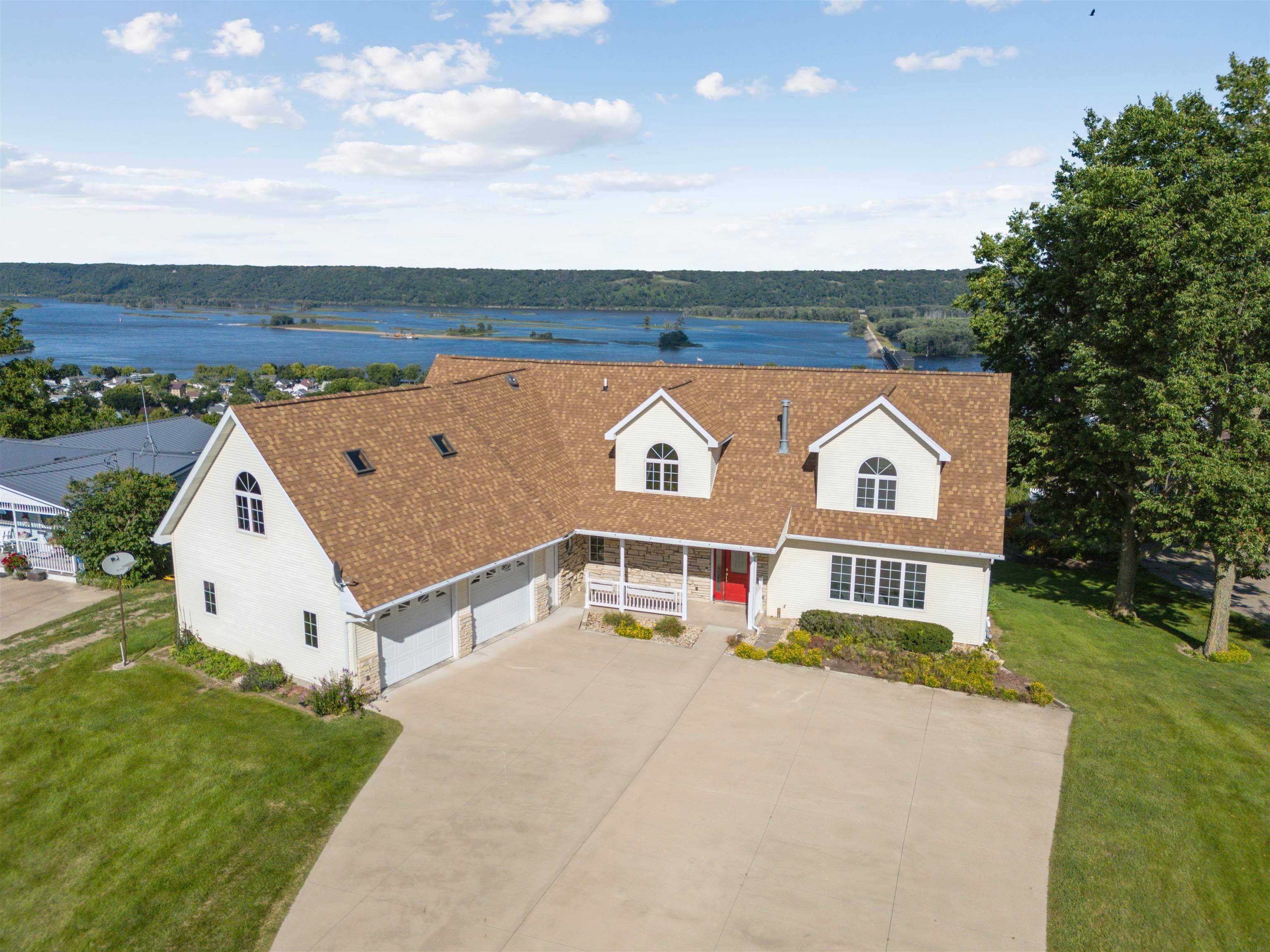 Guttenberg, IA 52052,1023 Acre St