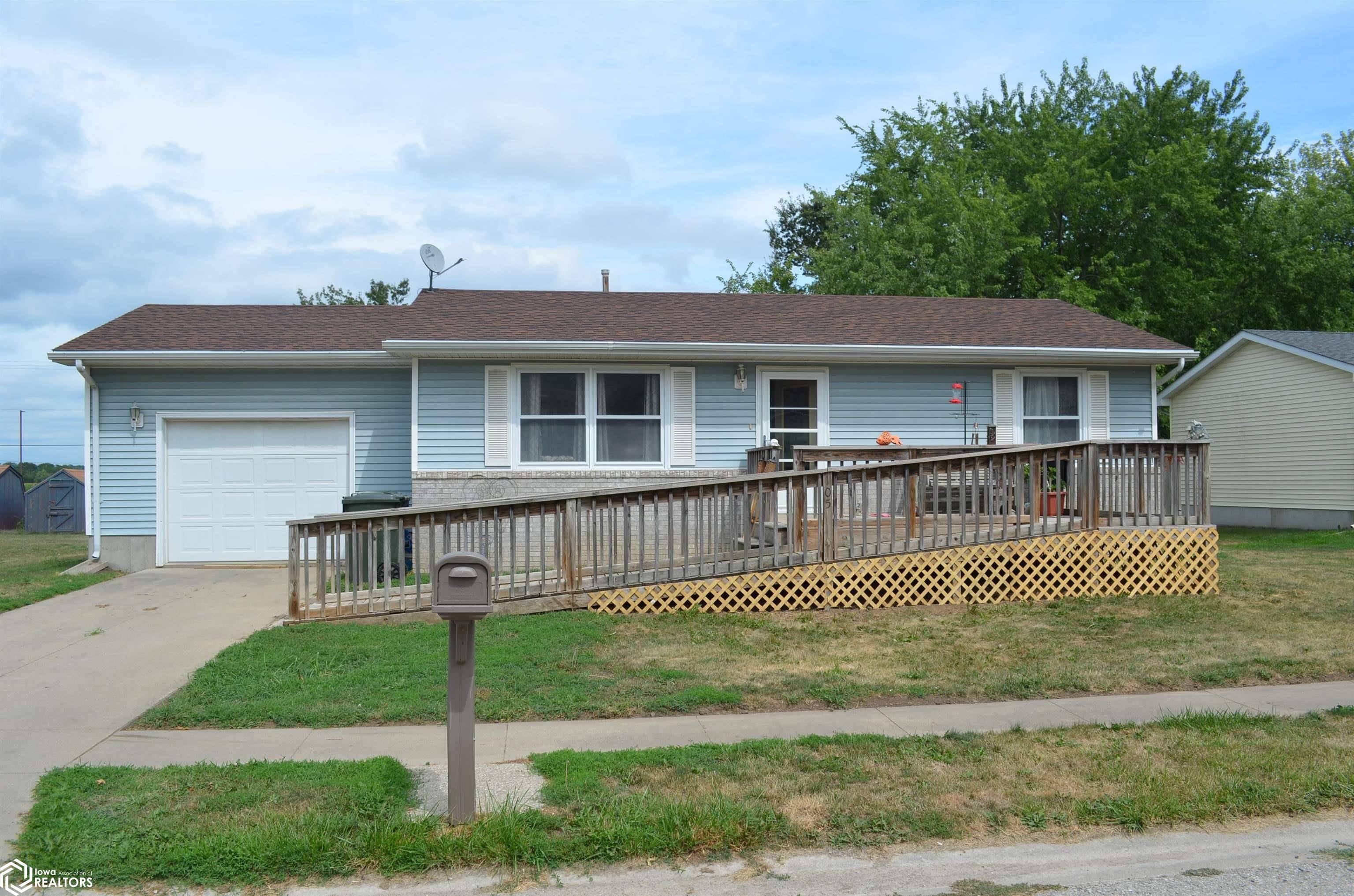 Eddyville, IA 52553,105 Sunflower Dr