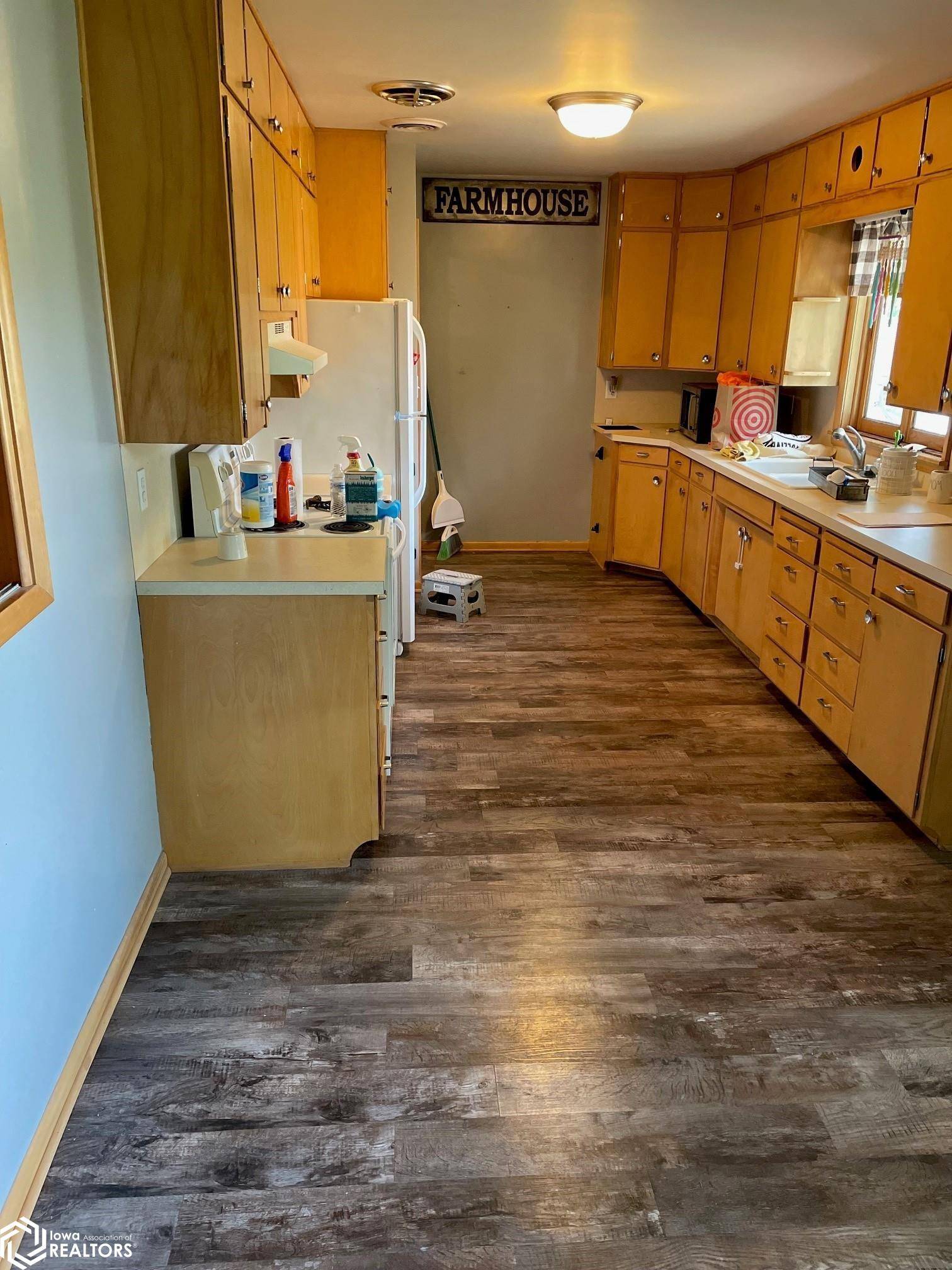 Titonka, IA 50480,223 2nd Ave NE