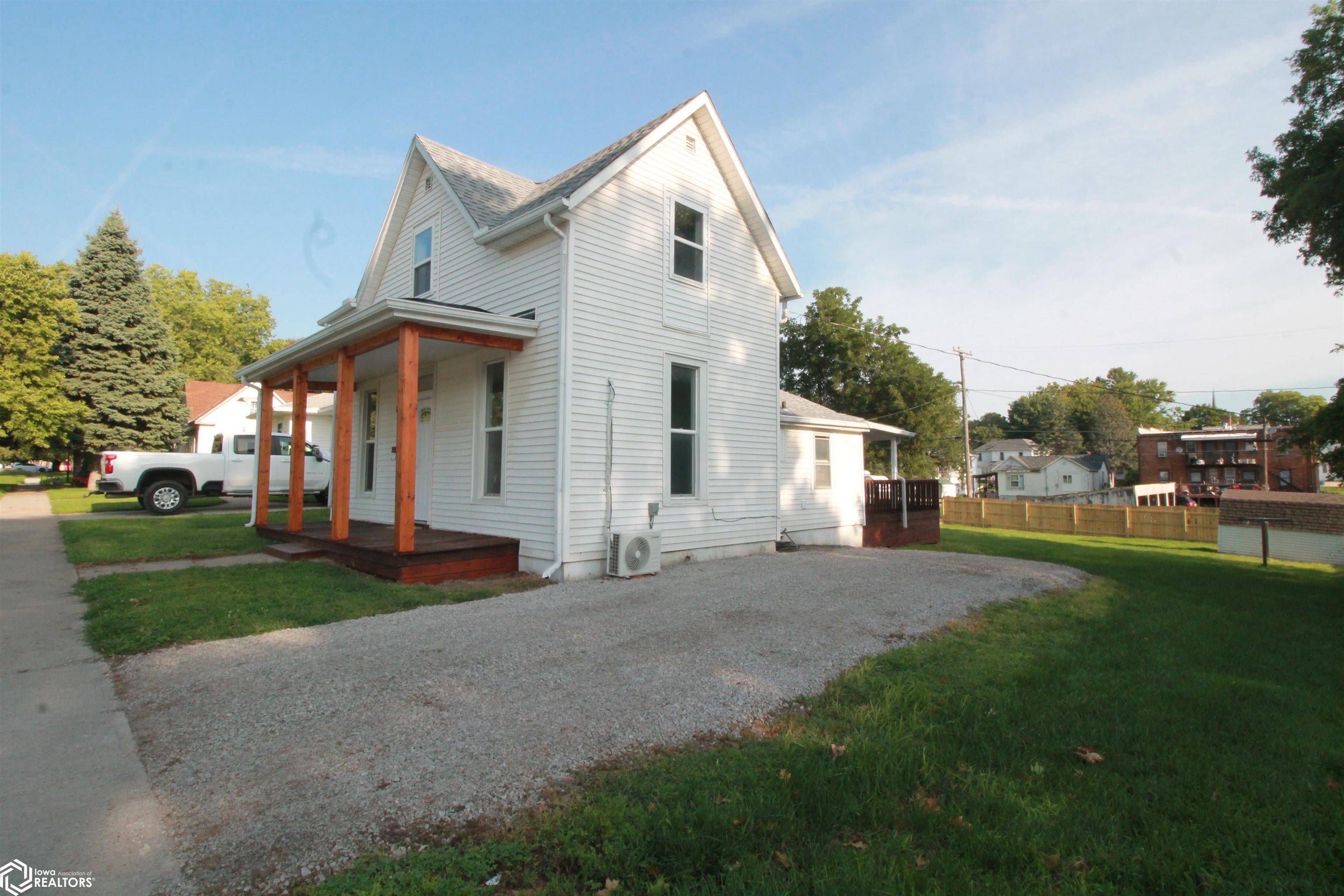 Clarinda, IA 51632,410 E Main St