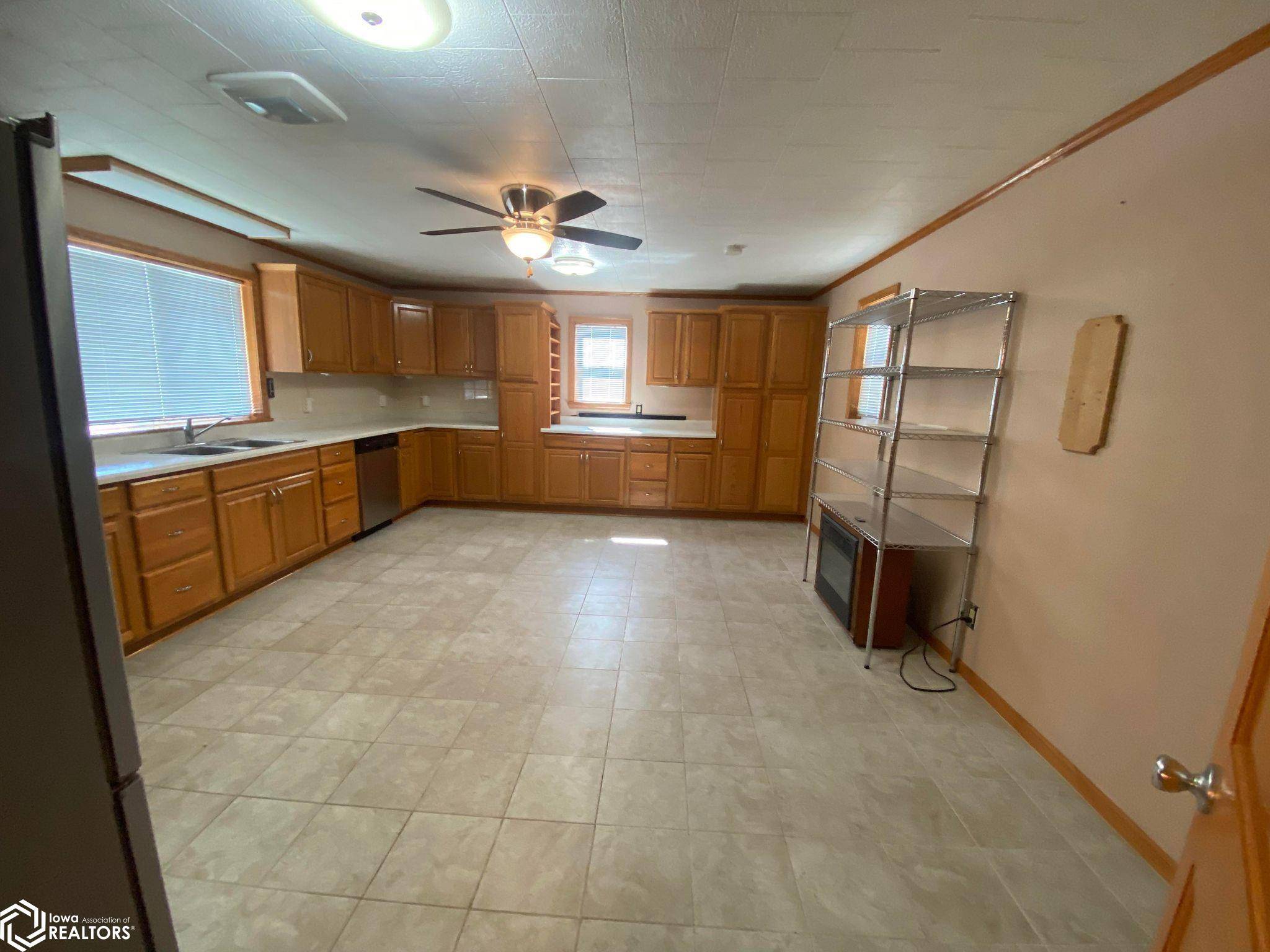 Centerville, IA 52544,1006 S 18th St