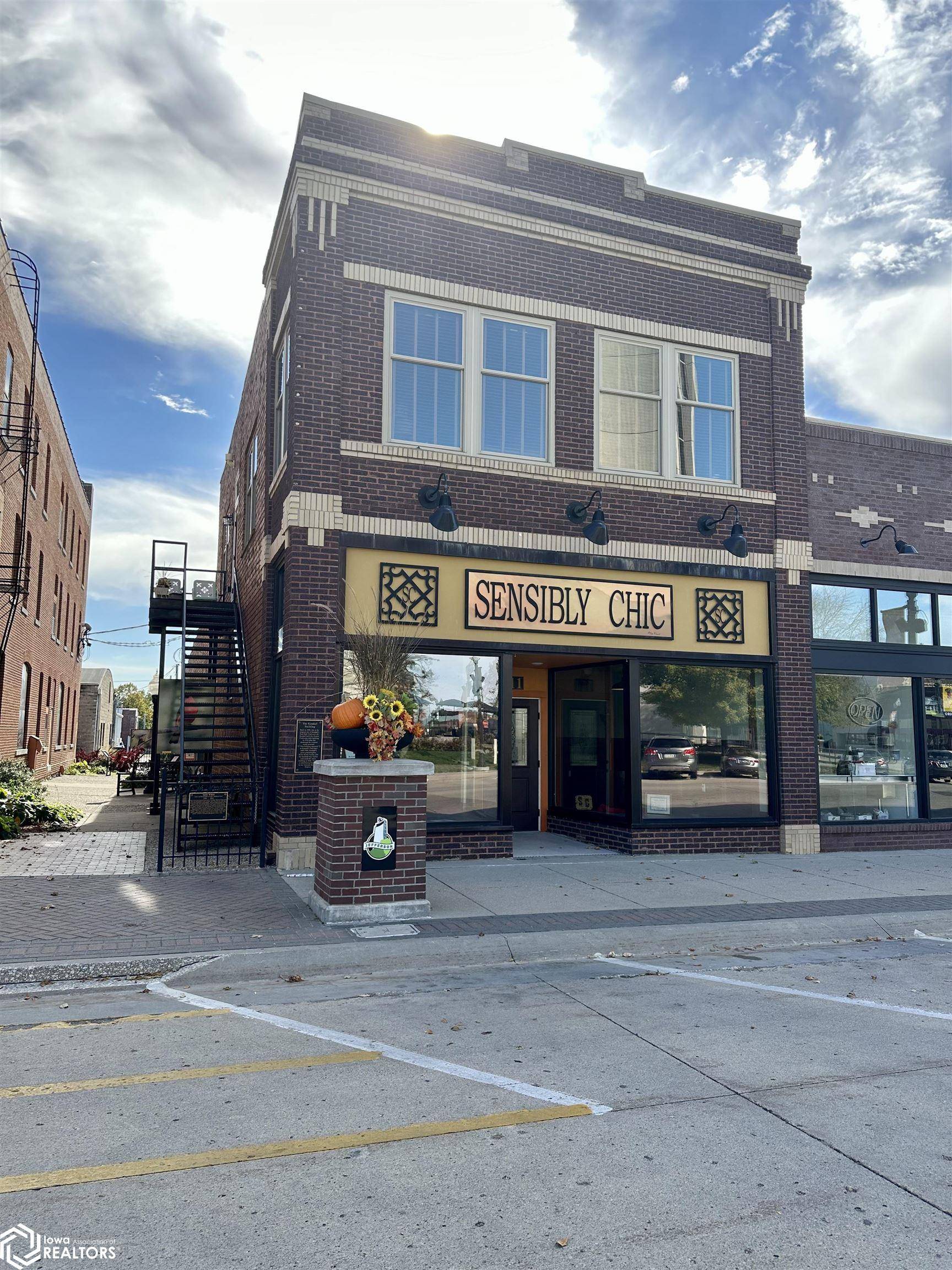 Jefferson, IA 50129,111 E Lincoln Way