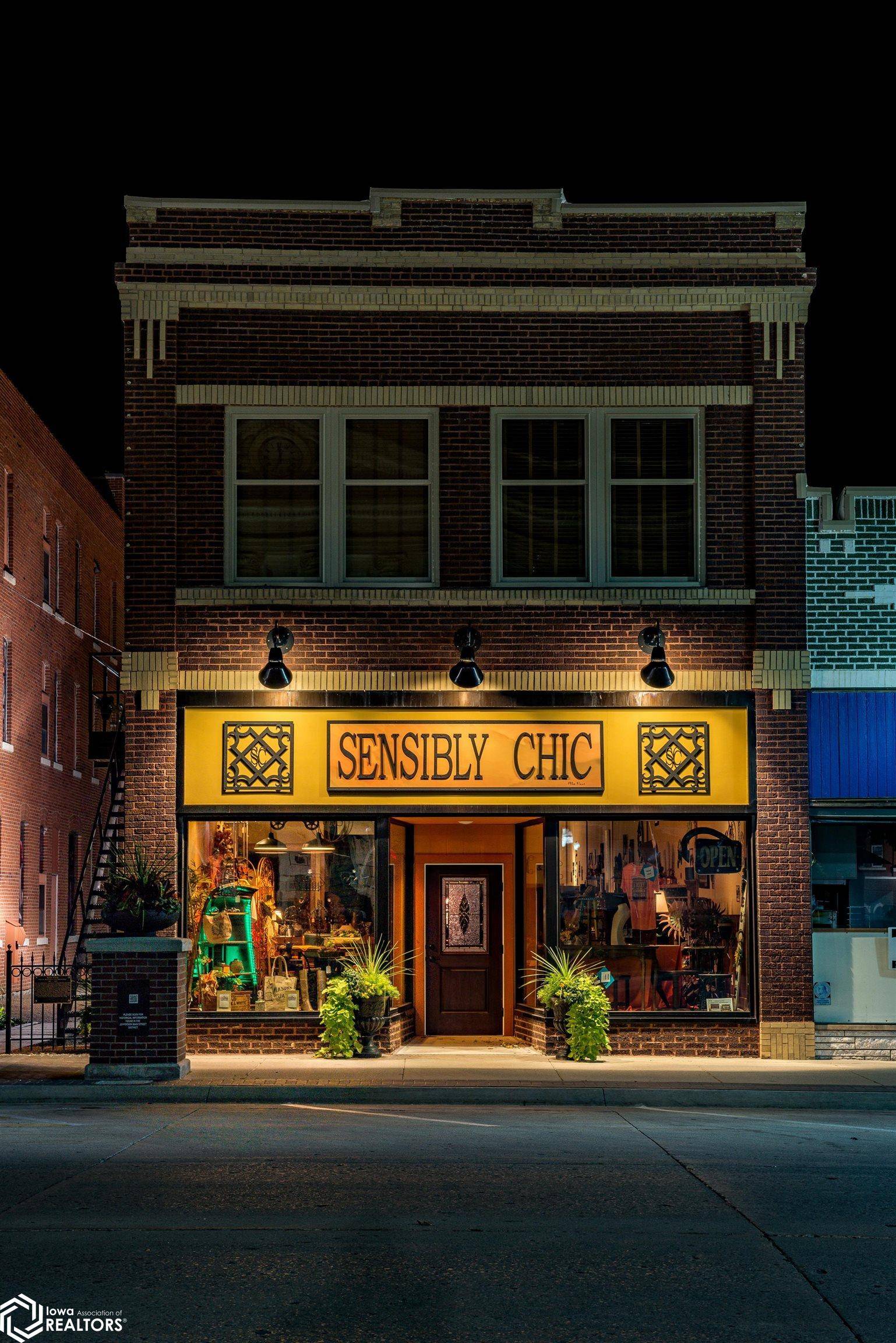 Jefferson, IA 50129,111 E Lincoln Way