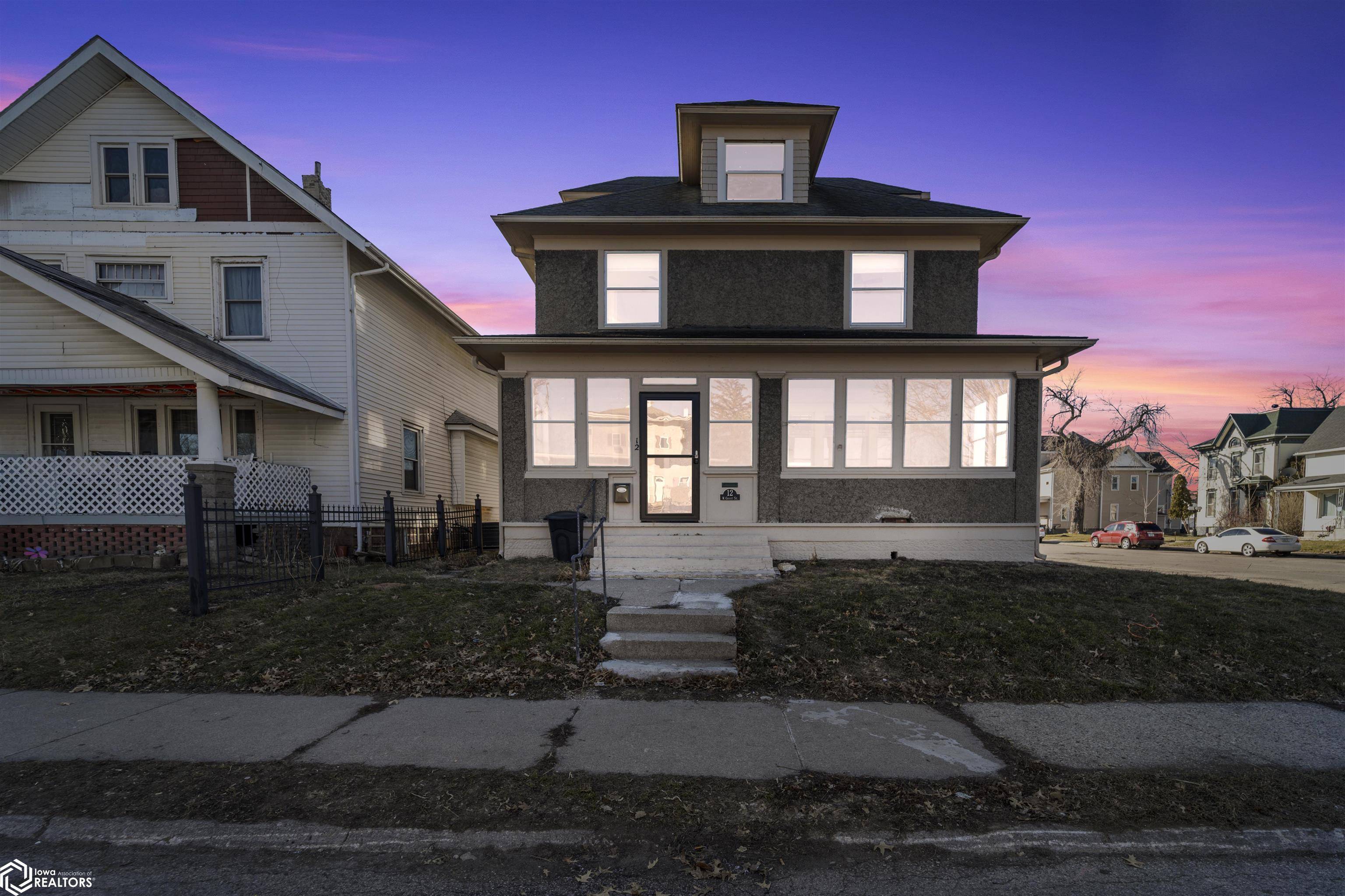 Marshalltown, IA 50158,12 W Grant St