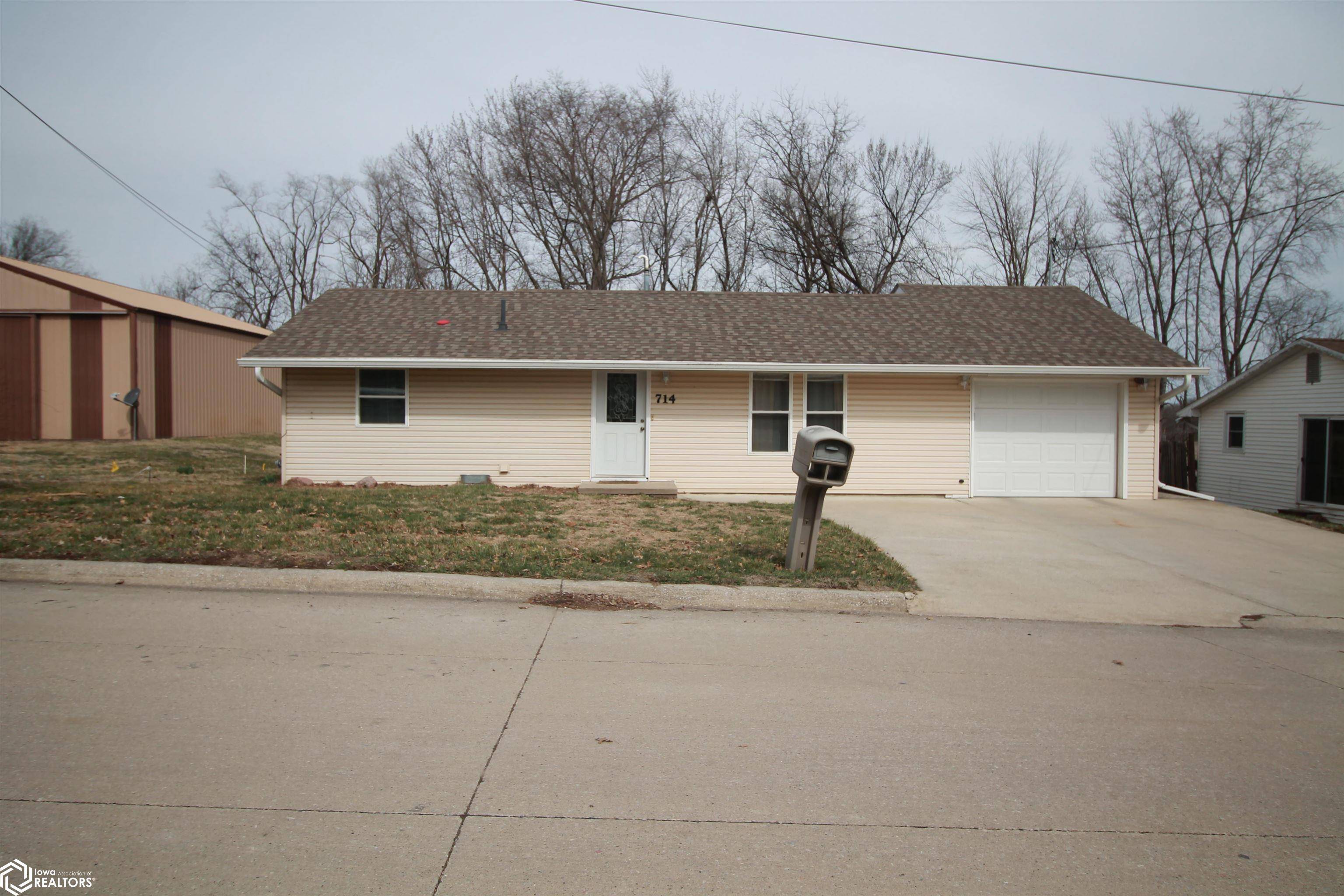 Clarinda, IA 51632,714 E Tarkio St