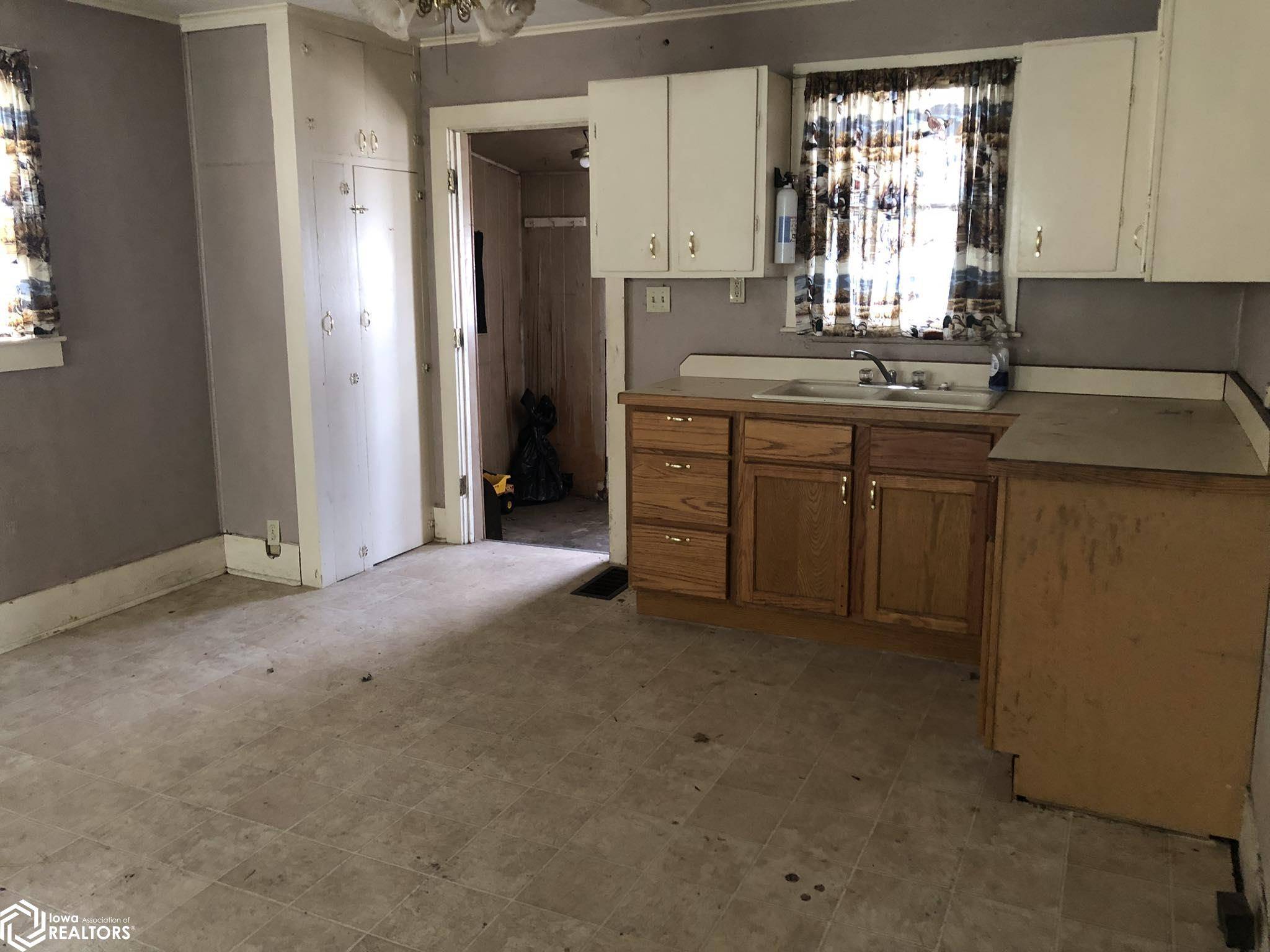Centerville, IA 52544,1727 S 18th St
