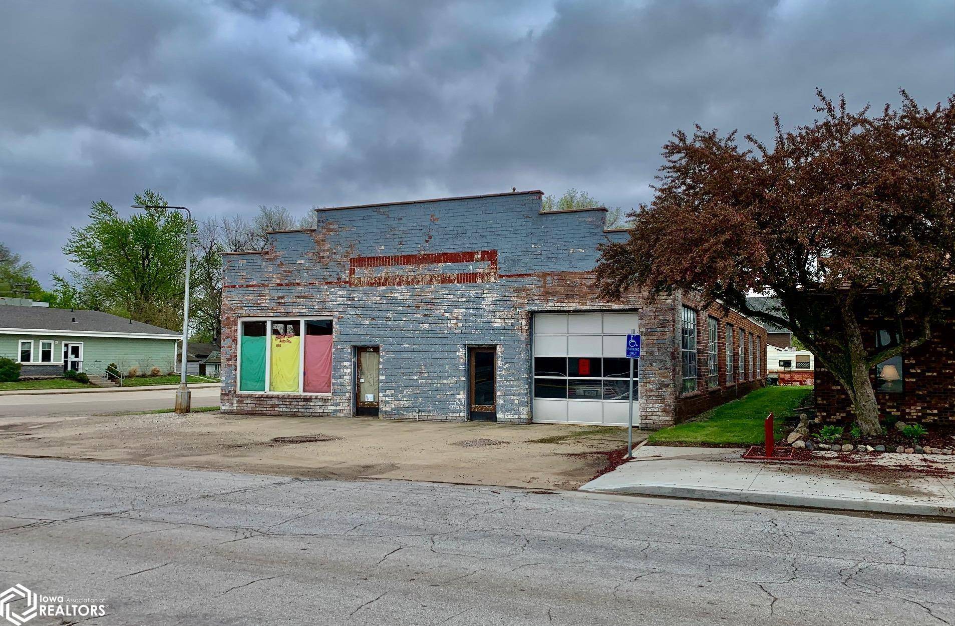 Grand Junction, IA 50107,108 Main St E