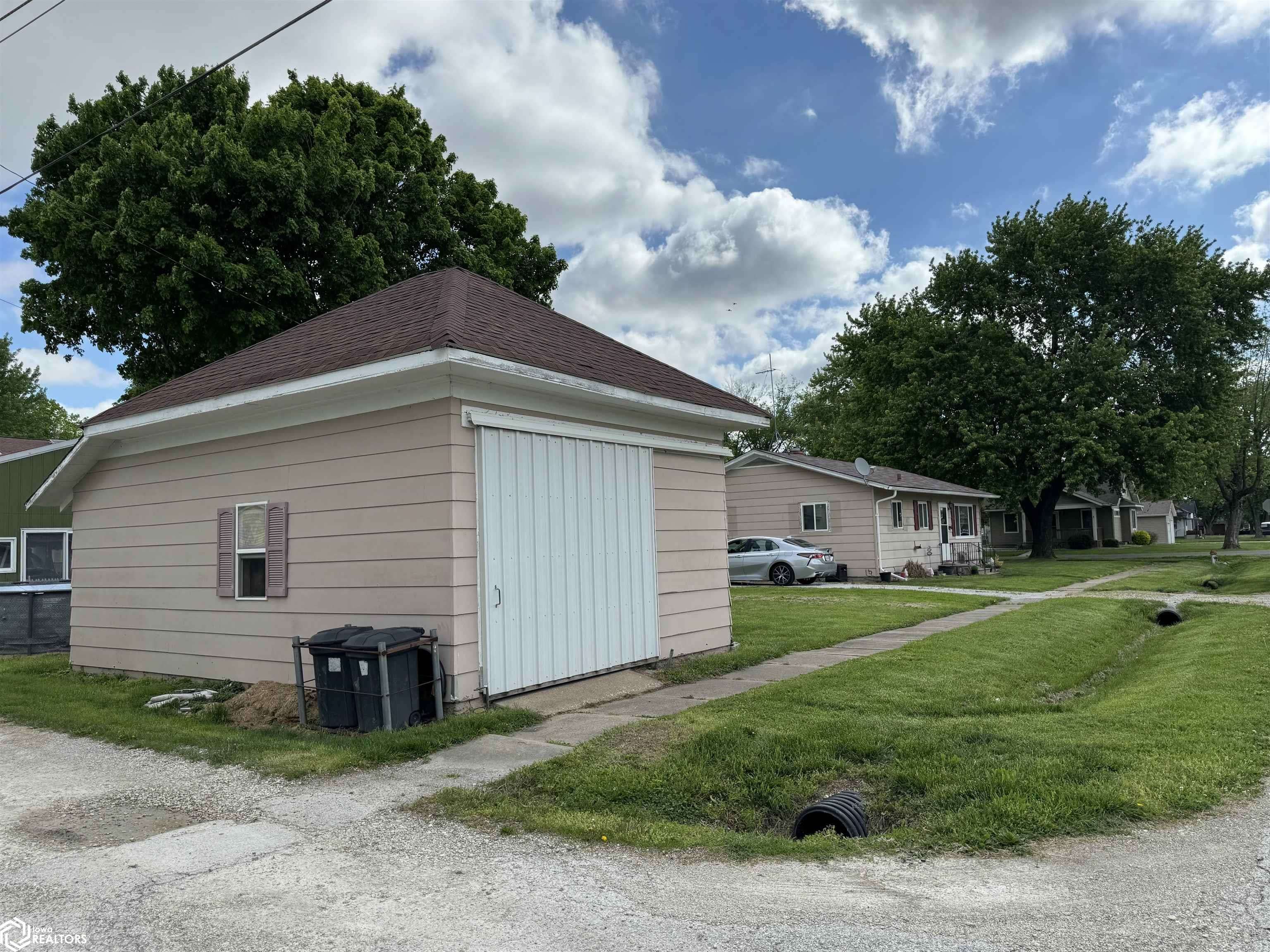 Donnellson, IA 52625,405 Orchard St