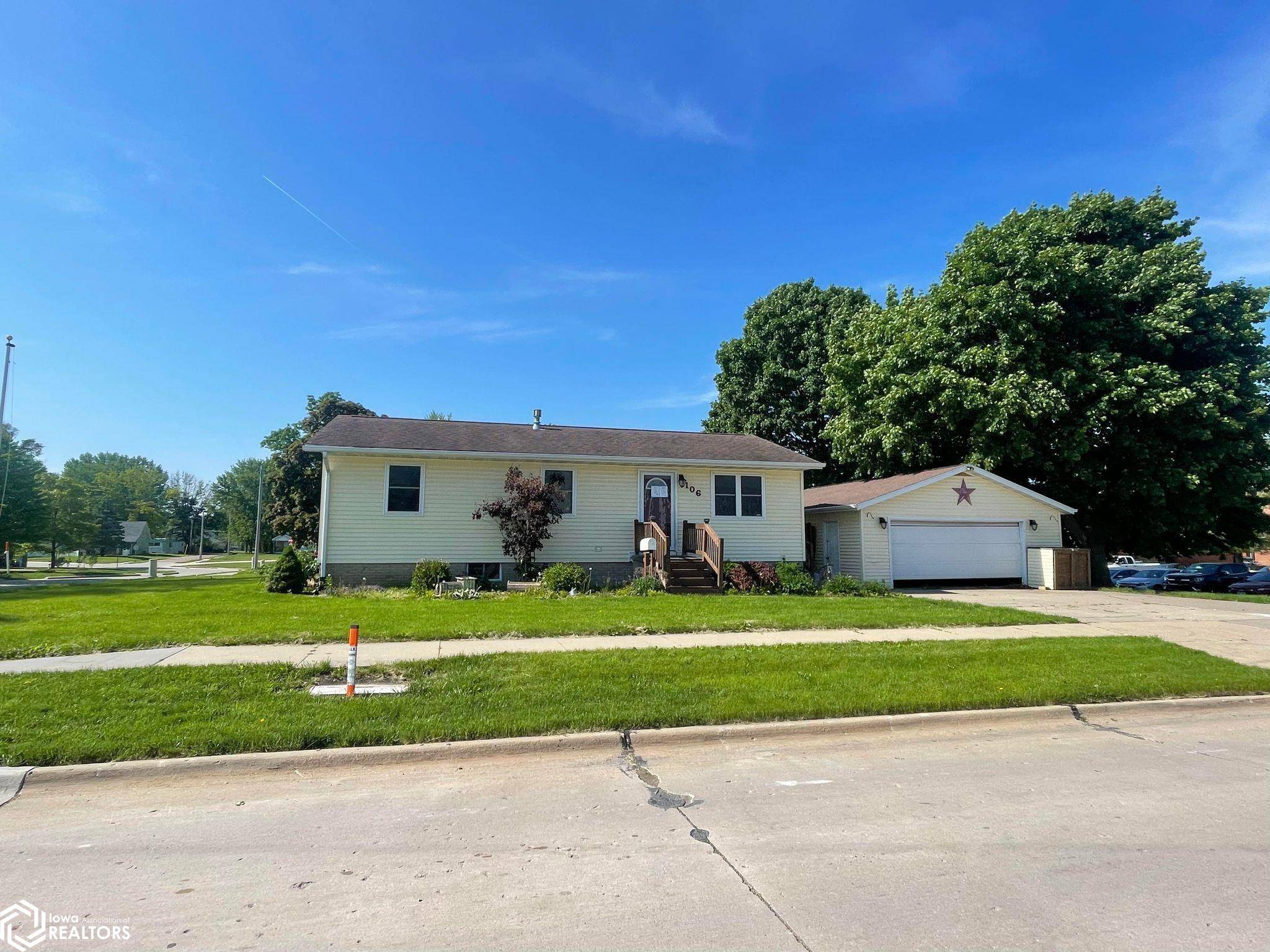 New London, IA 52645,106 E Wilson St