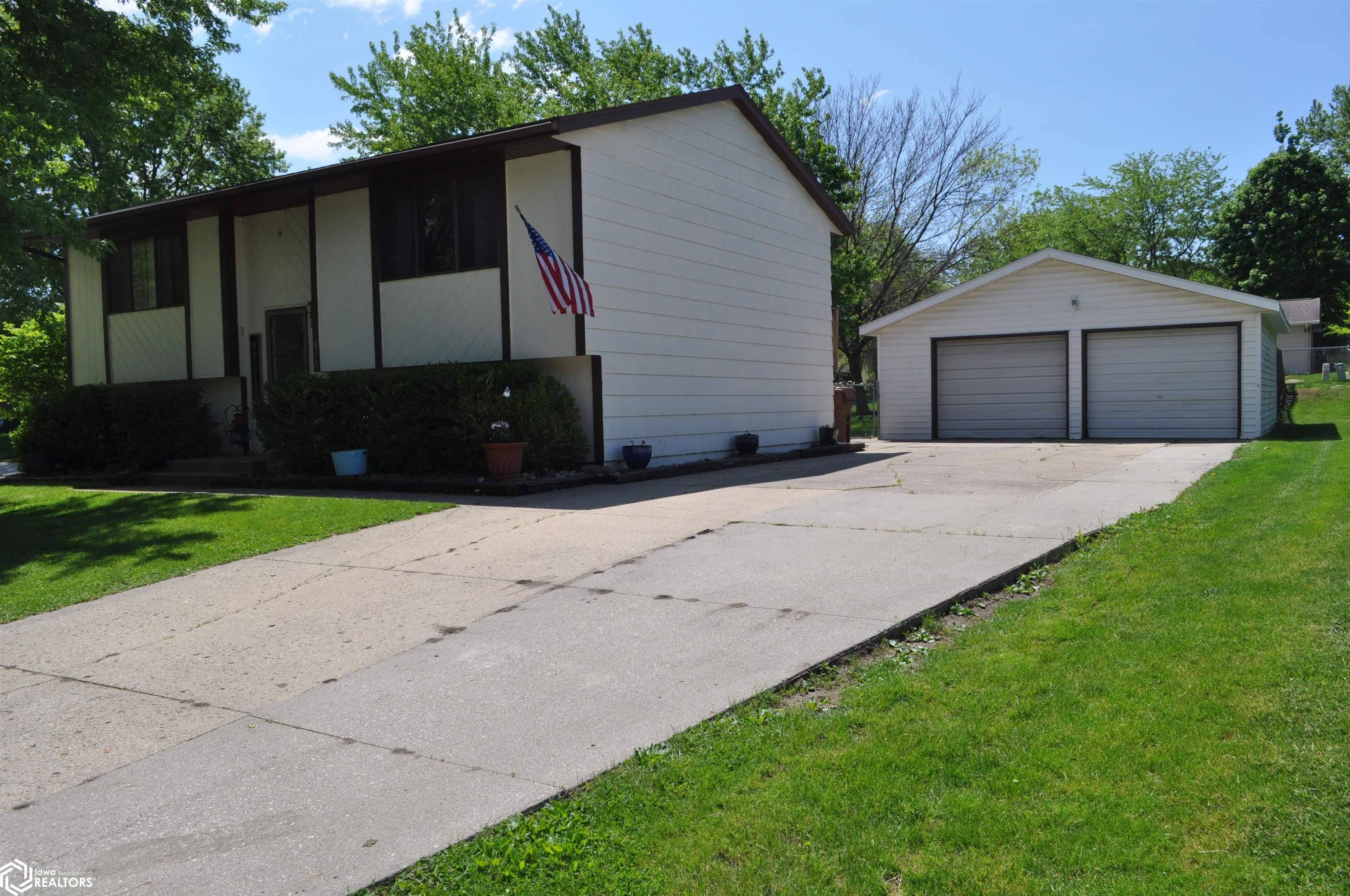 Carroll, IA 51401,818 Troy Dr