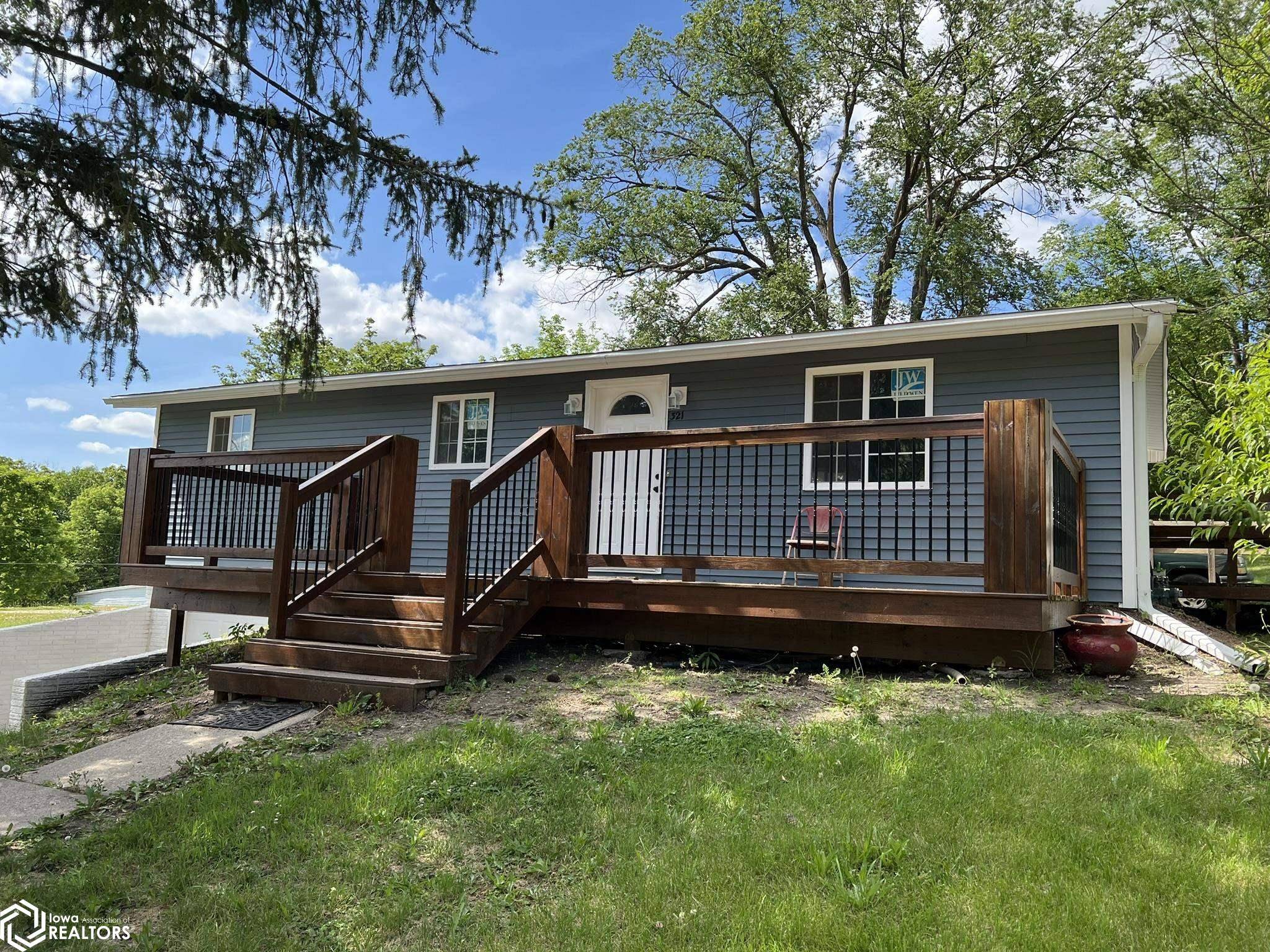 Osceola, IA 50213,321 W Clay St