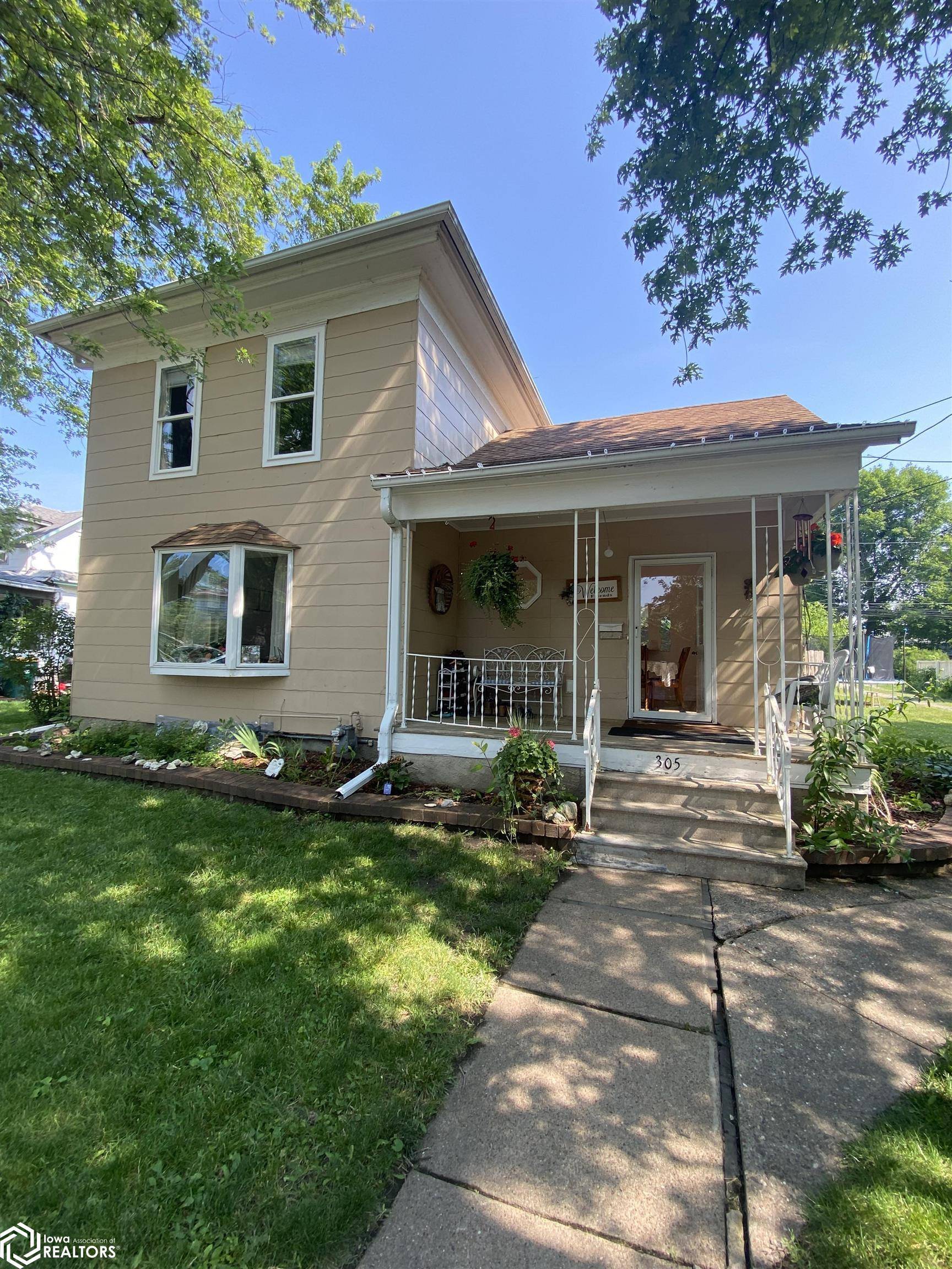 Fairfield, IA 52556,305 W Jefferson Ave