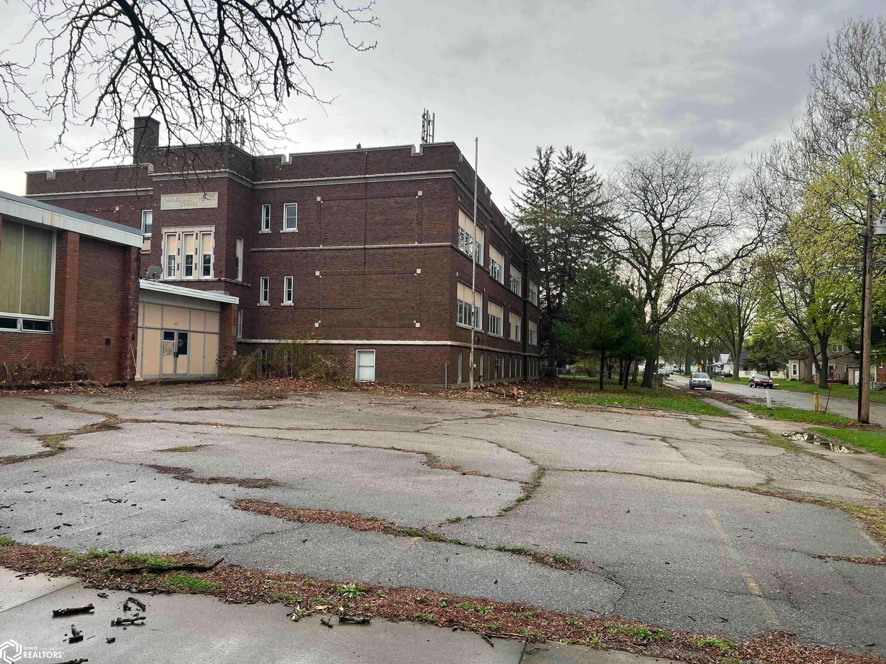 Burlington, IA 52601,1621 Dodge St