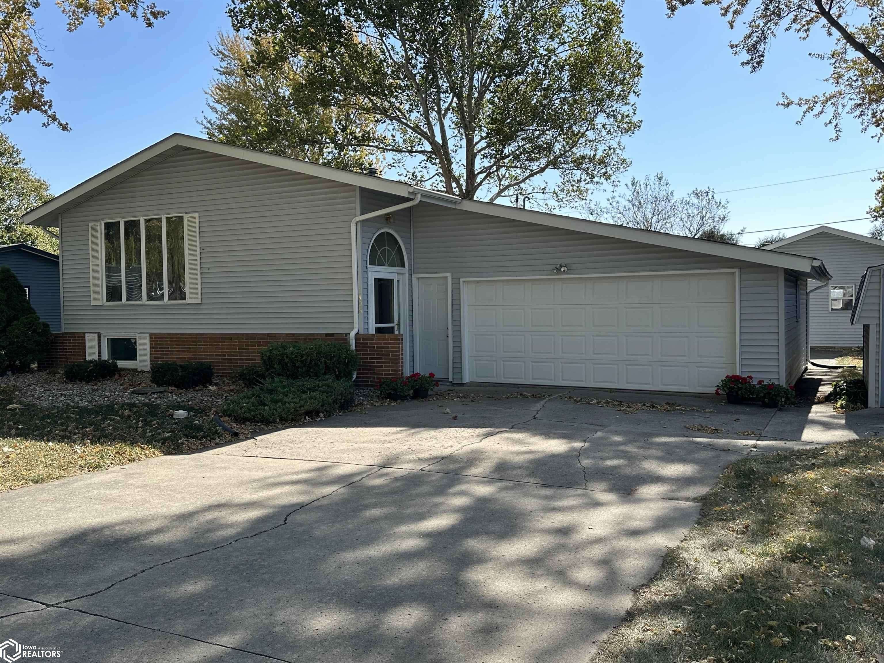 Eagle Grove, IA 50533,1406 SW 2nd St