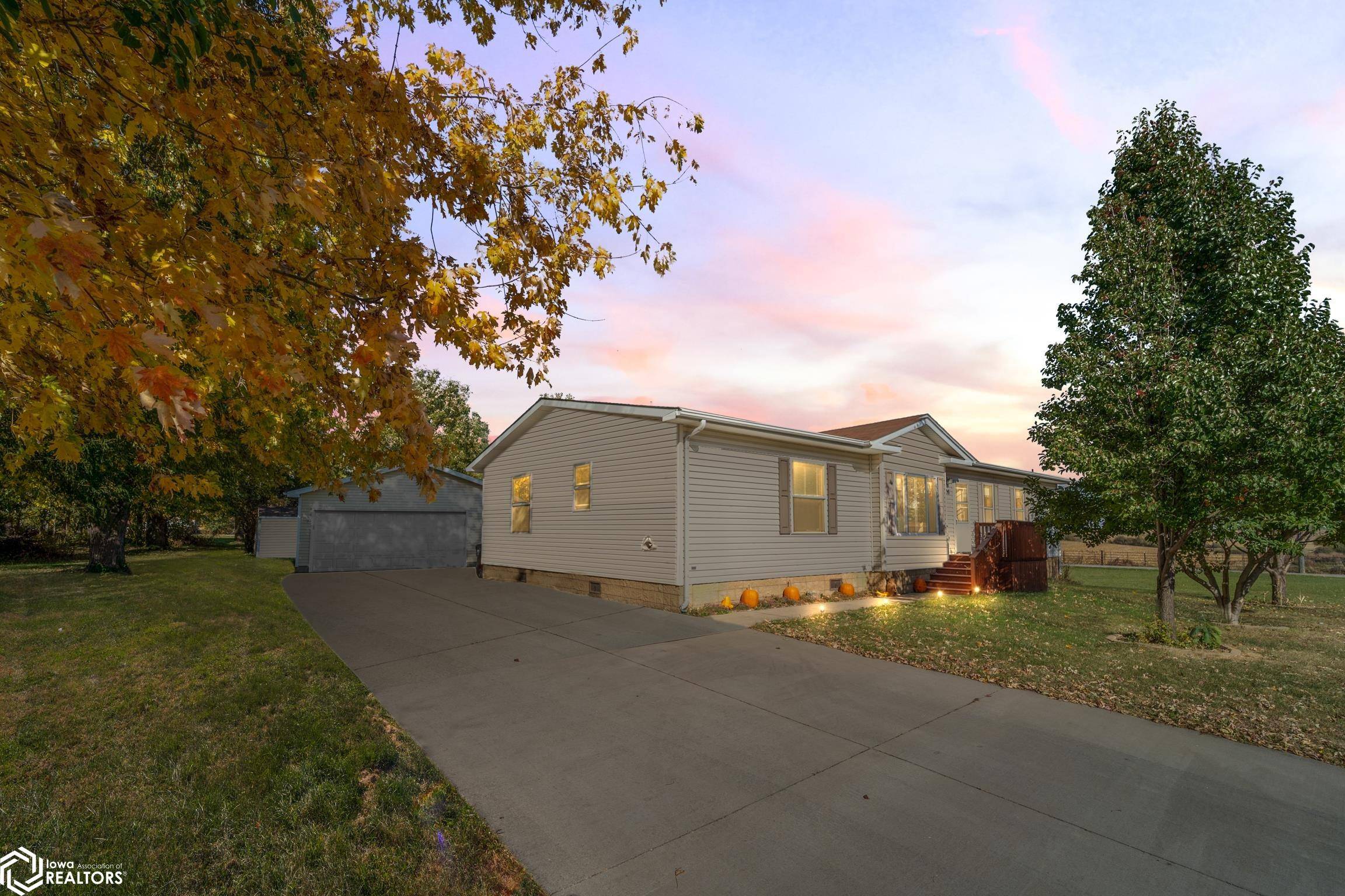 Albion, IA 50005,208 E Minerva St