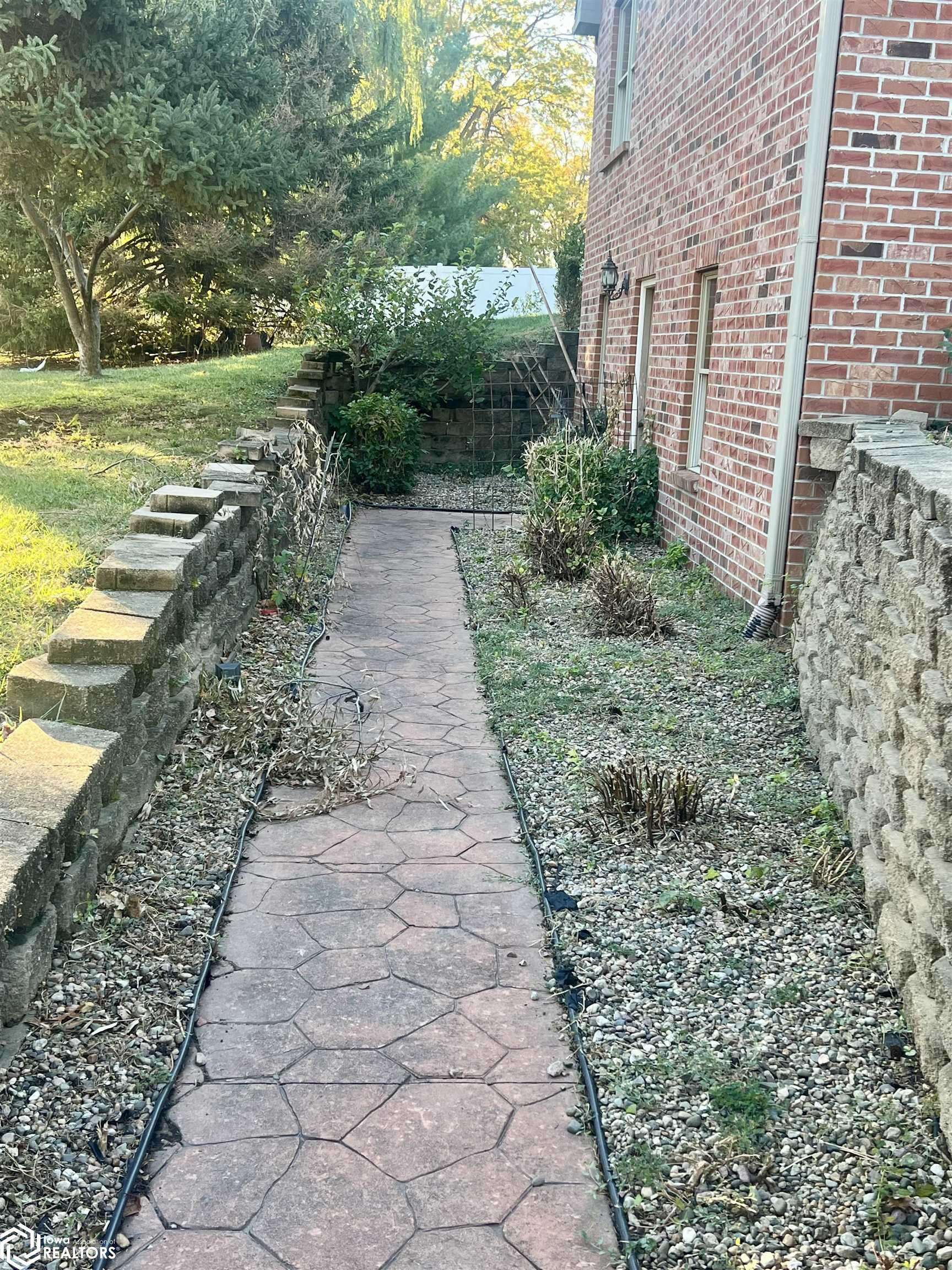 Clarinda, IA 51632,410 W Lincoln St